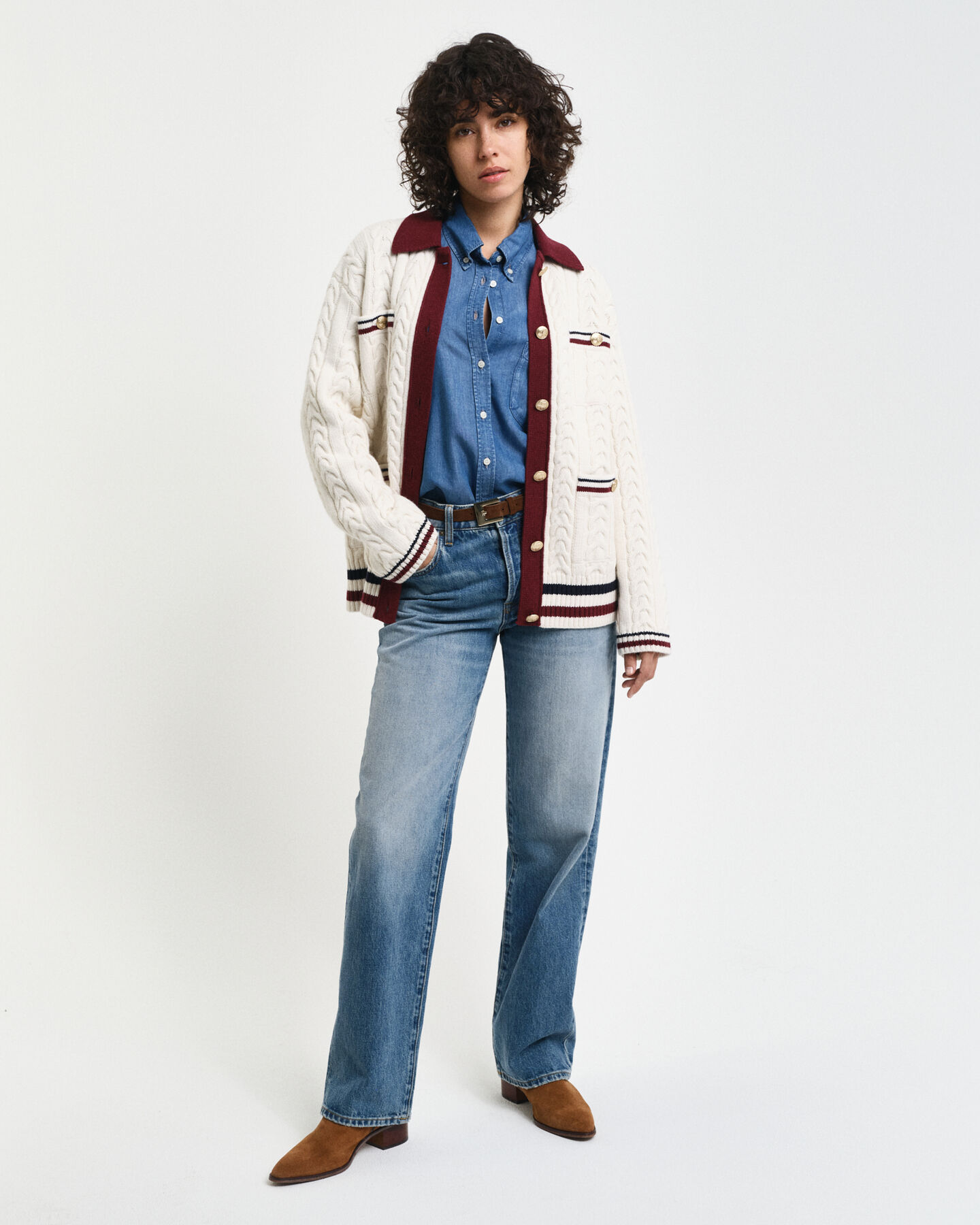 Kabelstickad kontrastf&auml;rgad kofta