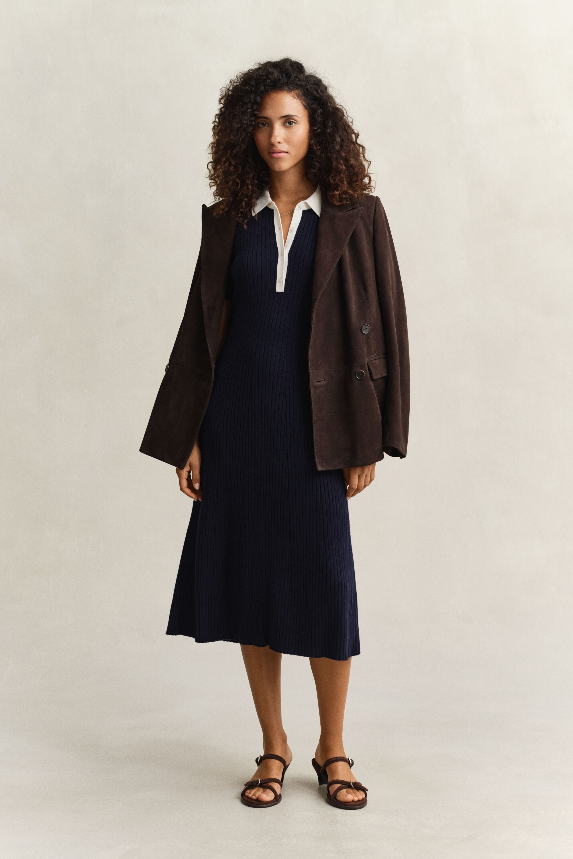 Ribbstickad pikéklänning