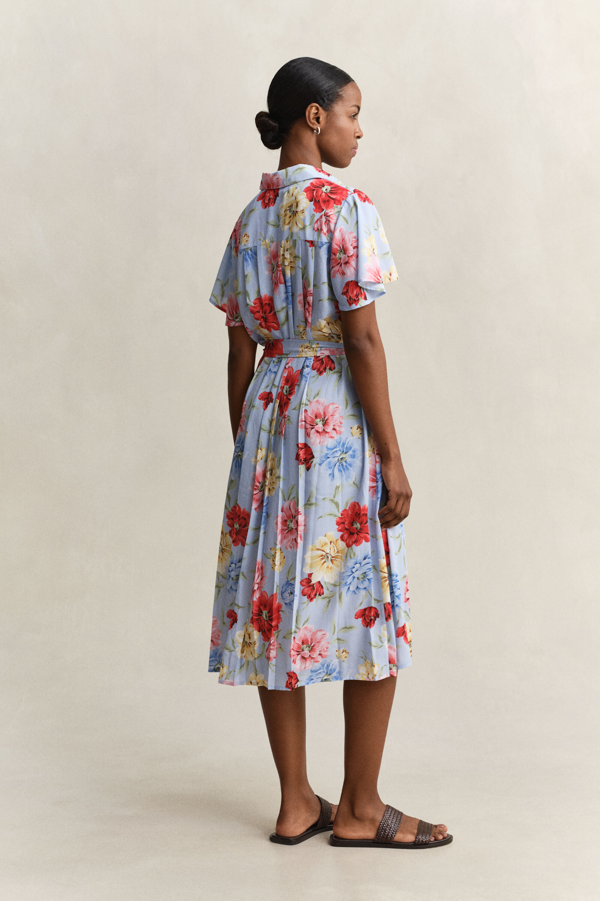 Blommig skjortklänning