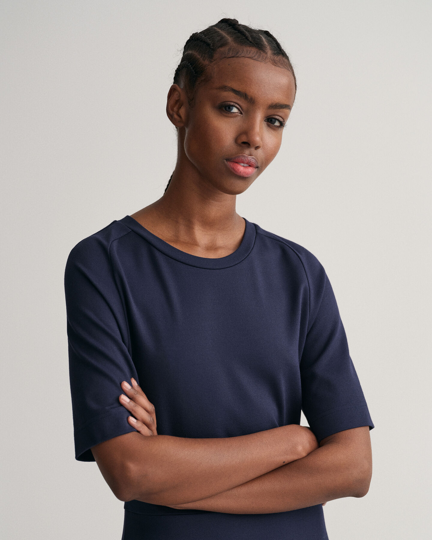 Utst&auml;lld kort&auml;rmad crew neck kl&auml;nning