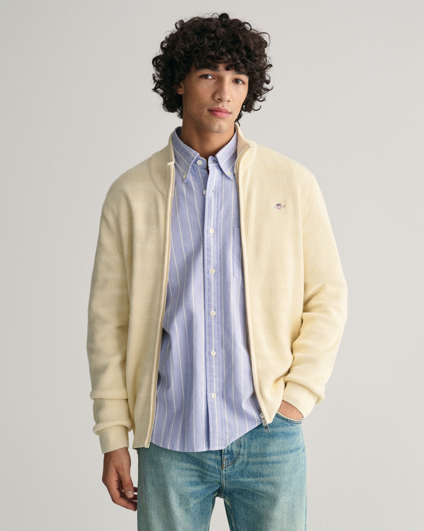 Randig bomullscardigan med struktur och dragkedja