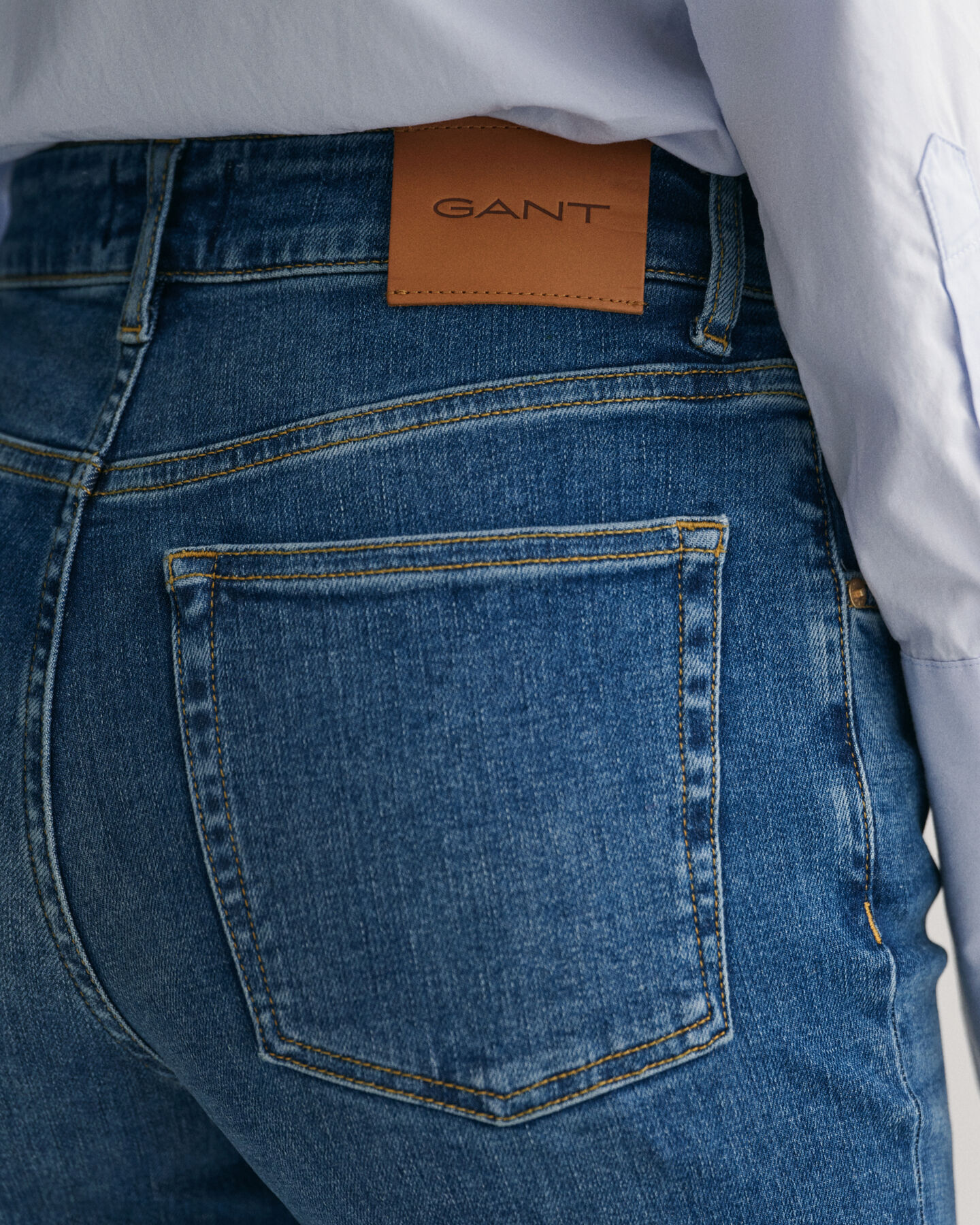 Slim fit jeans med utst&auml;llda ben