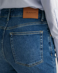 Slim fit jeans med utst&auml;llda ben