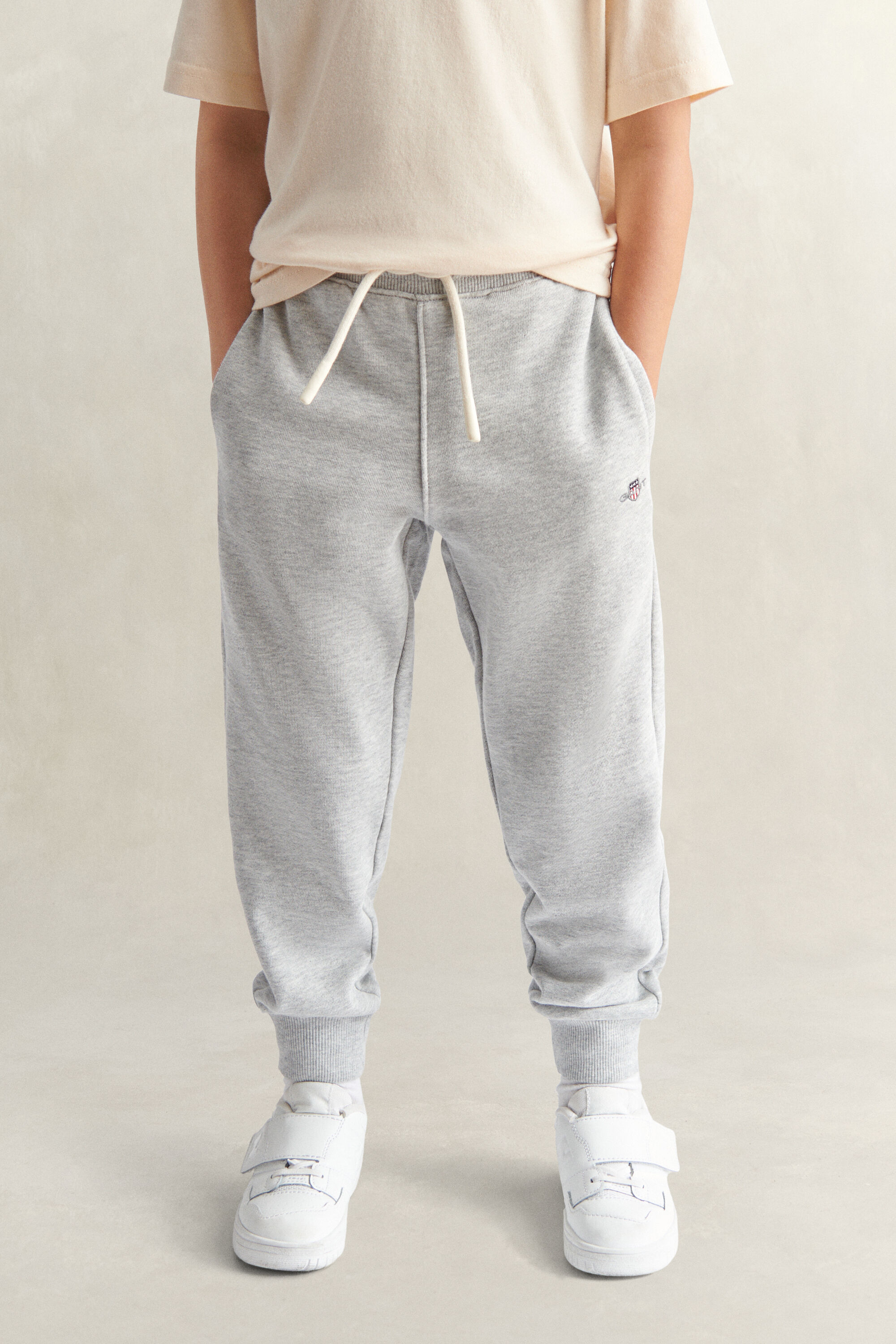 Boys sweatpants med sköldemblem