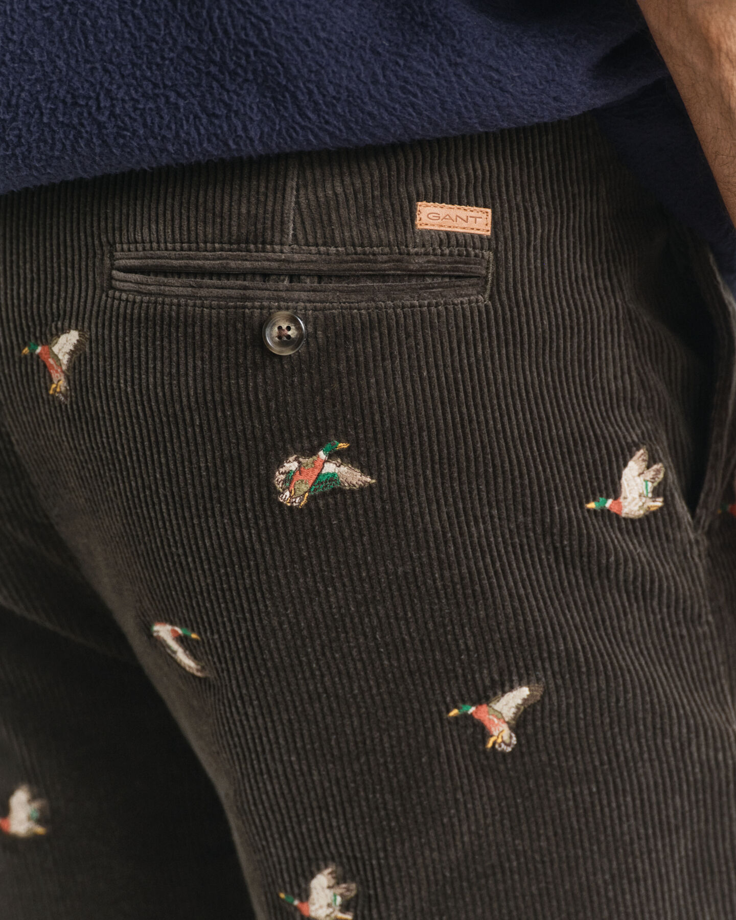 Straight fit broderade manchesterbyxor