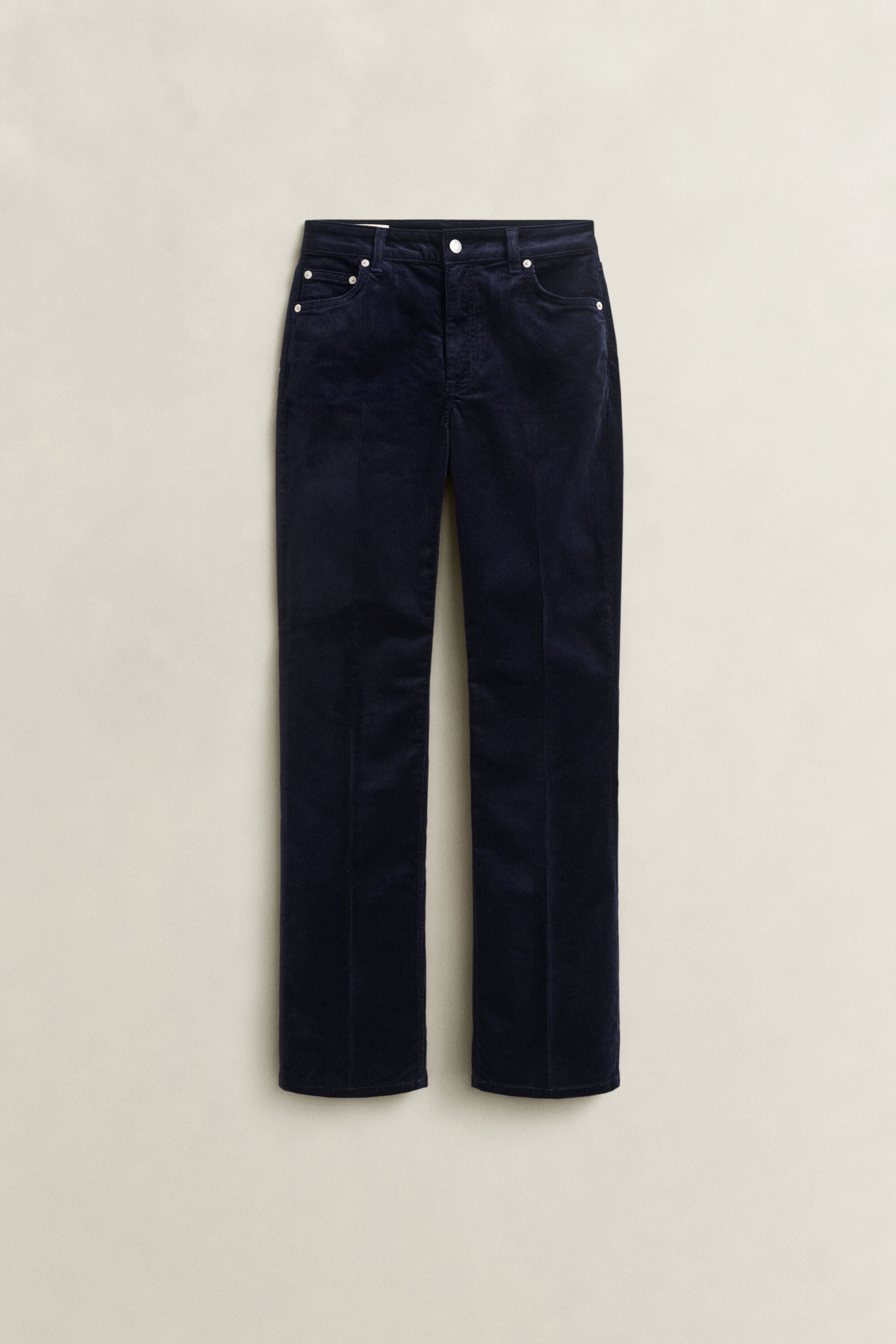 Jeans i manchester med utställda ben