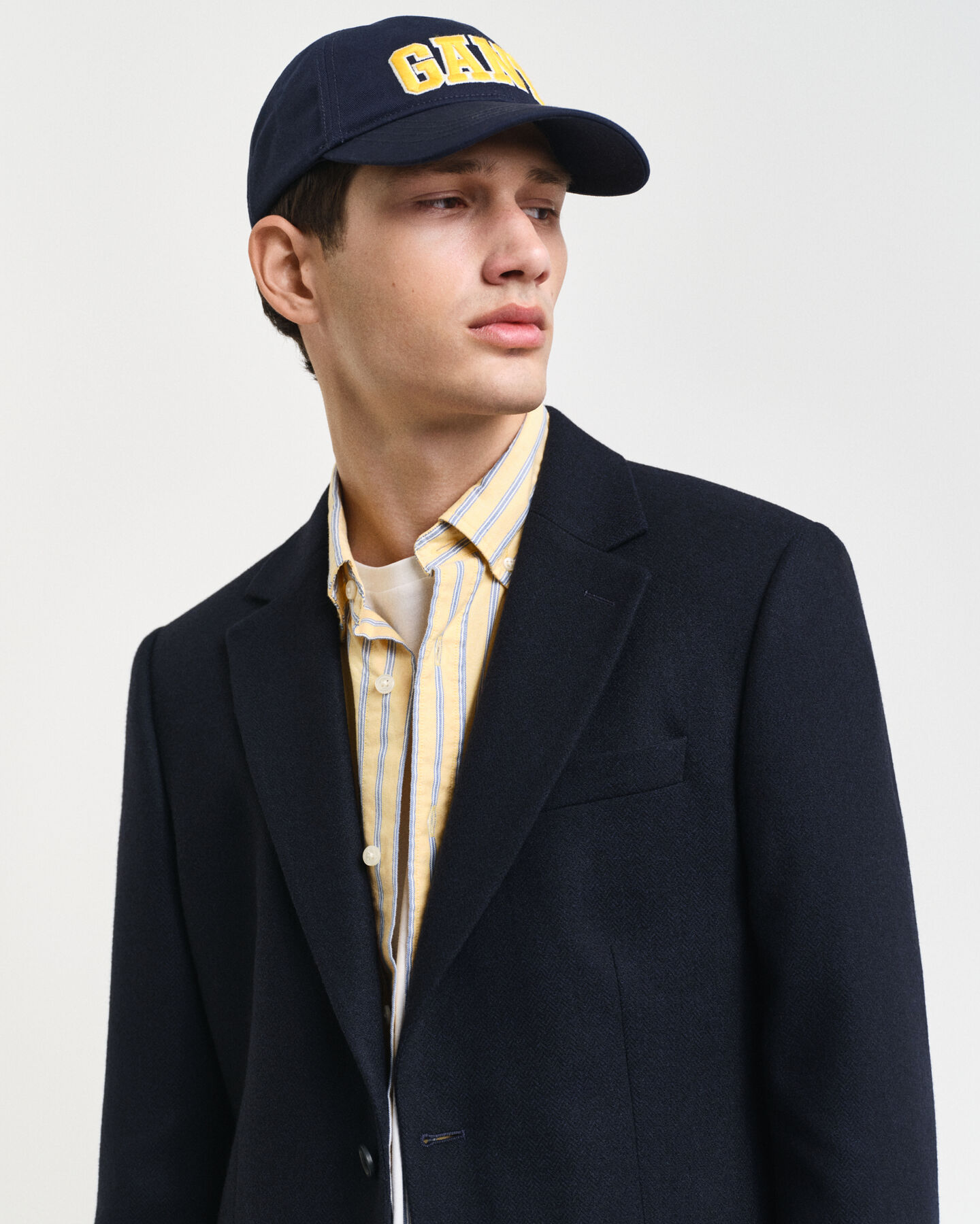 Kostymkavaj med fiskbensmönster