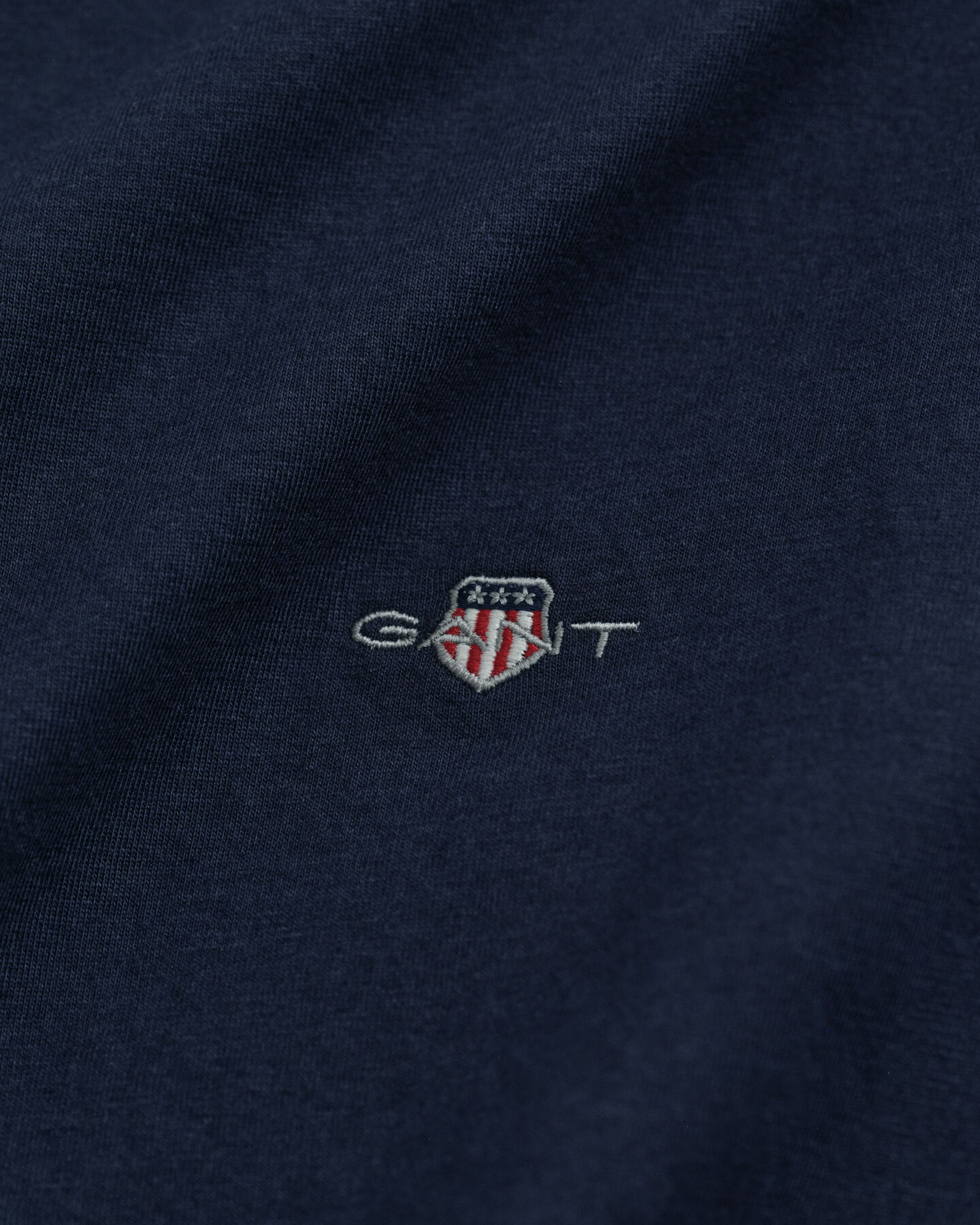 Slim fit Shield V-ringad T-shirt