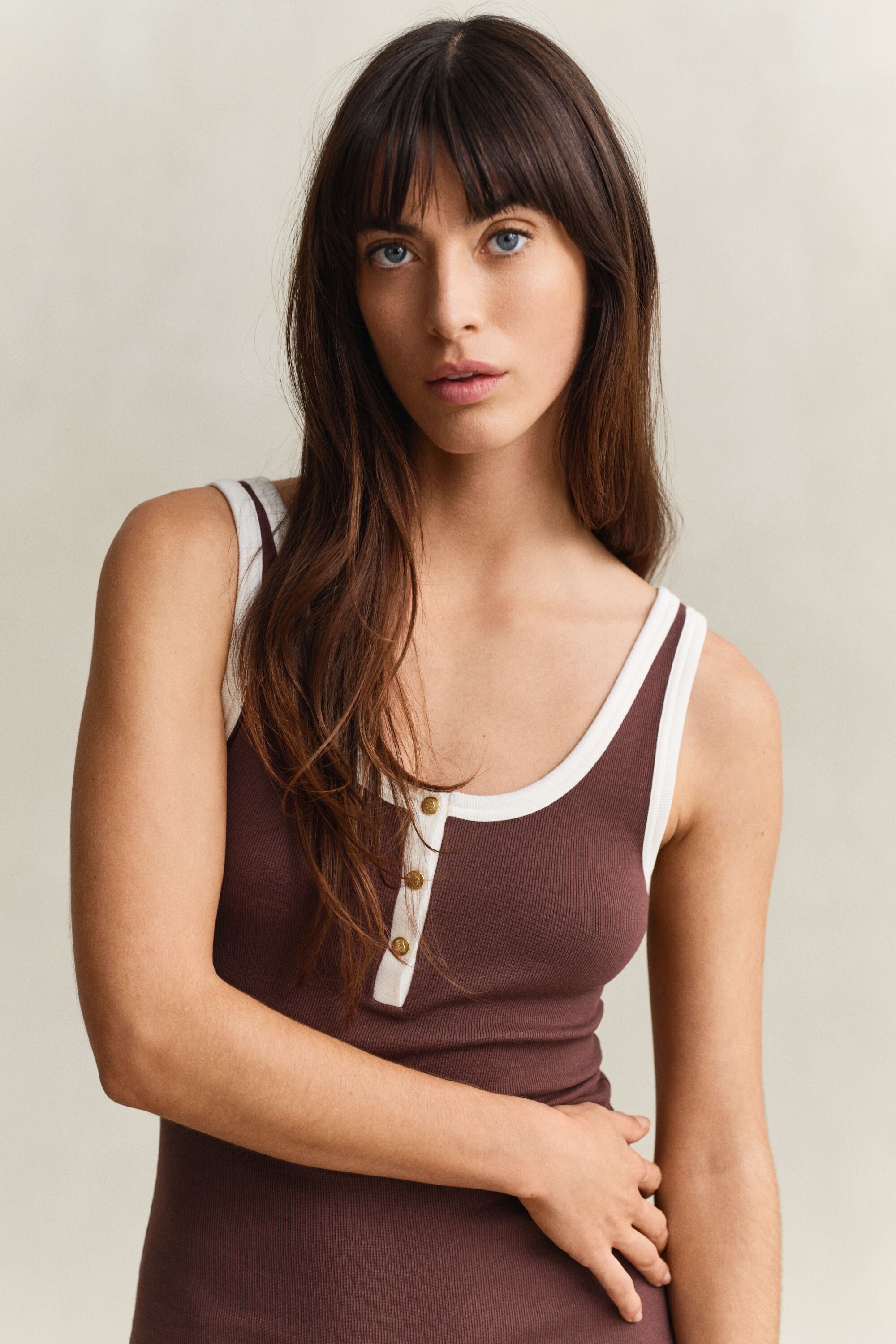 Ribbstickad klänning