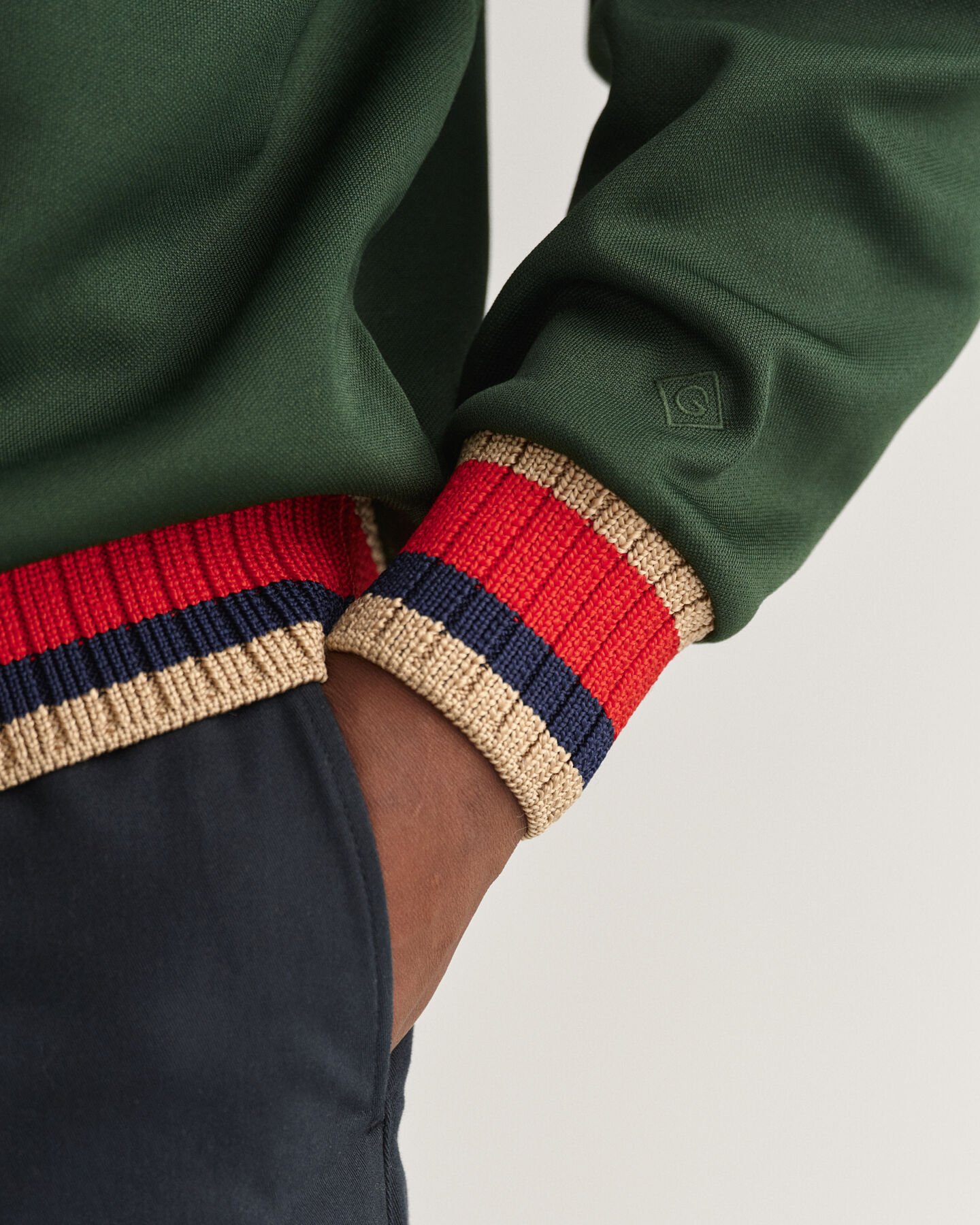 Rugger med stickad krage