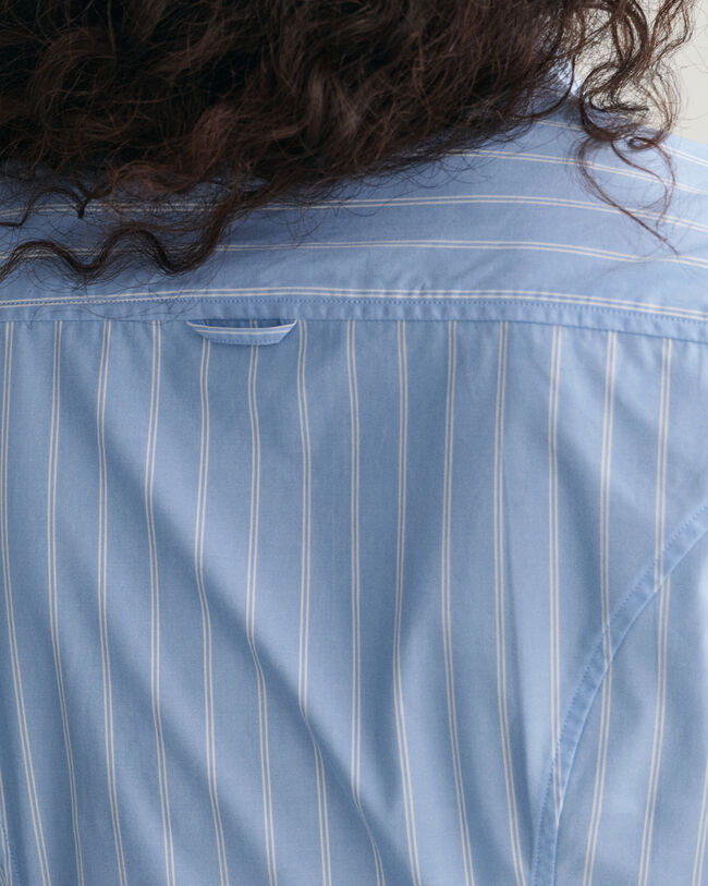 Randig mellanl&aring;ng skjortkl&auml;nning