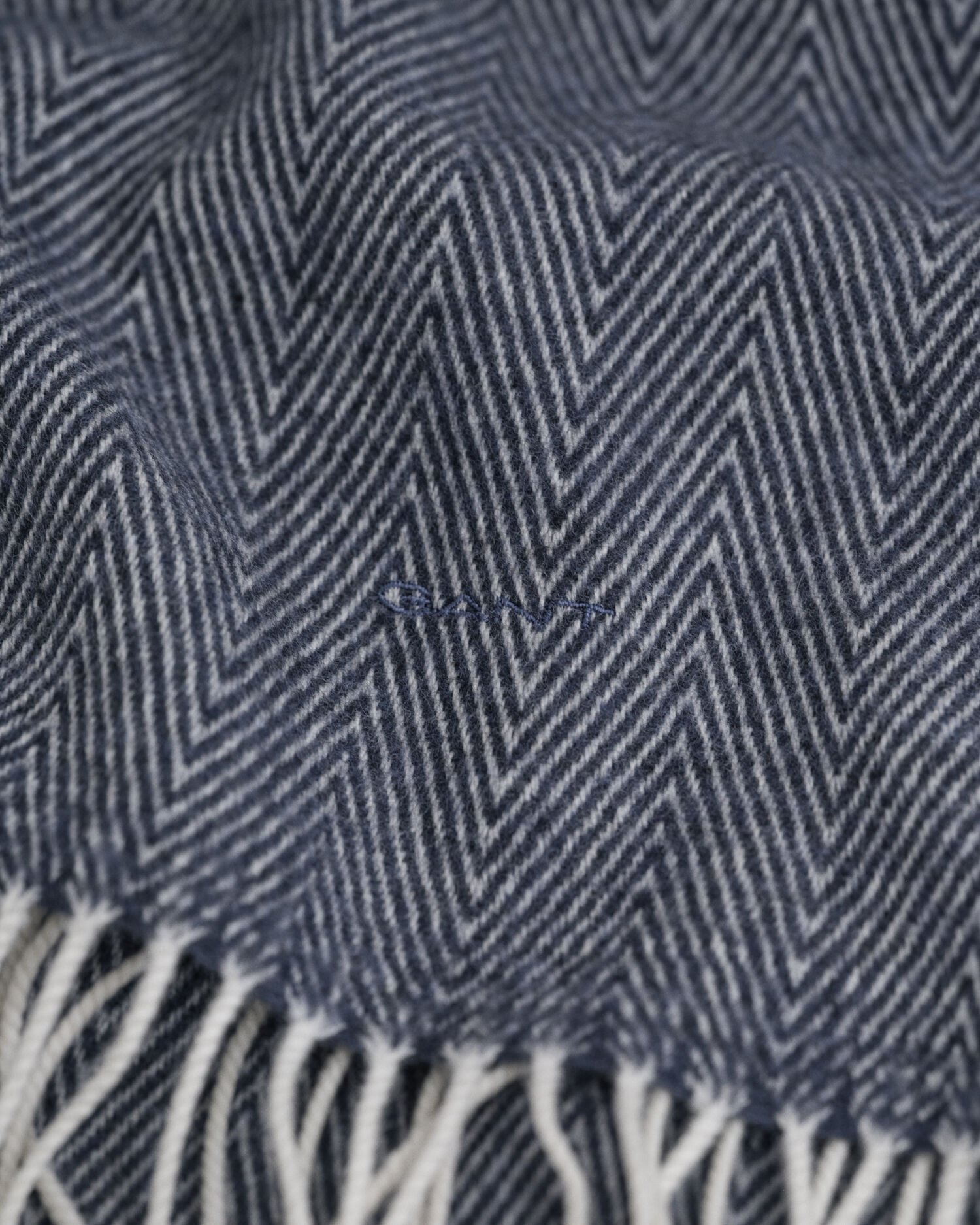 Fiskbensmönstrad yllehalsduk