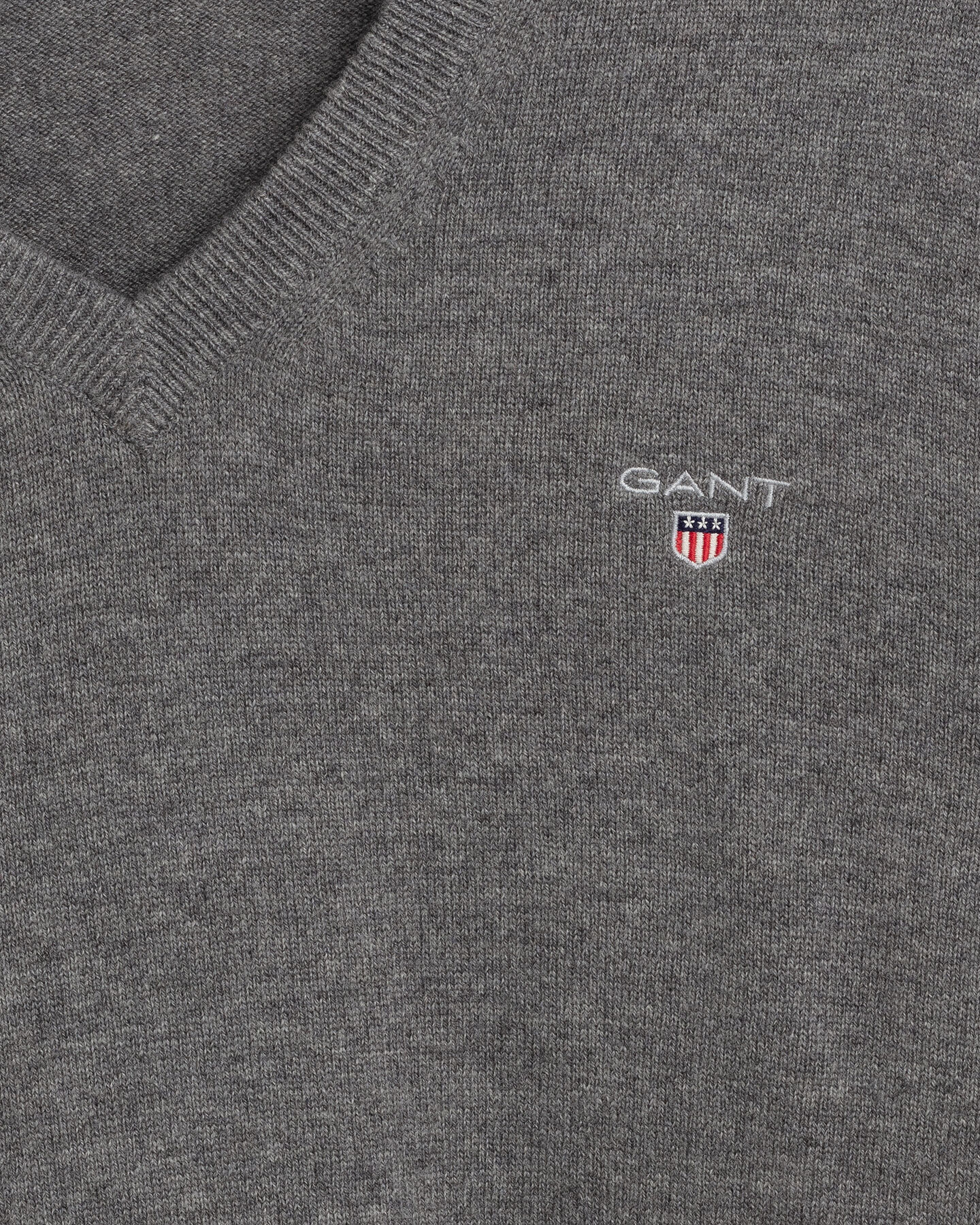 V-ringad tr&ouml;ja i superfin lammull