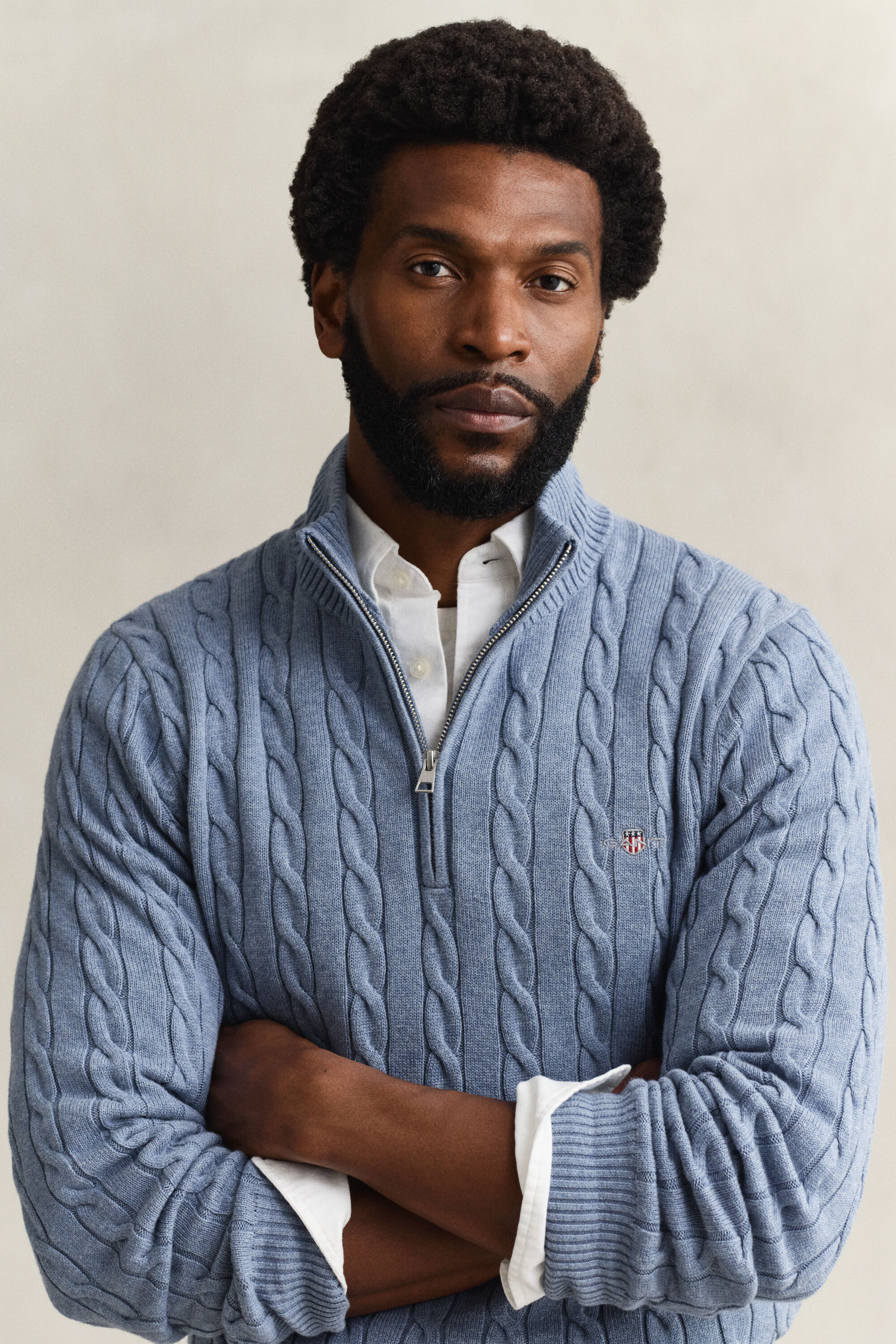 Kabelstickad bomullströja med dragkedja vid halsöppningen