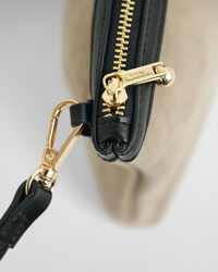 Axelremsväska i mocka