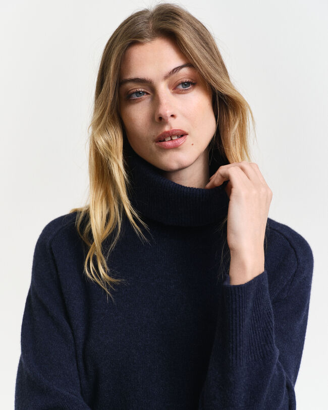 Klänning med polokrage och detaljer i fiskbensmönster