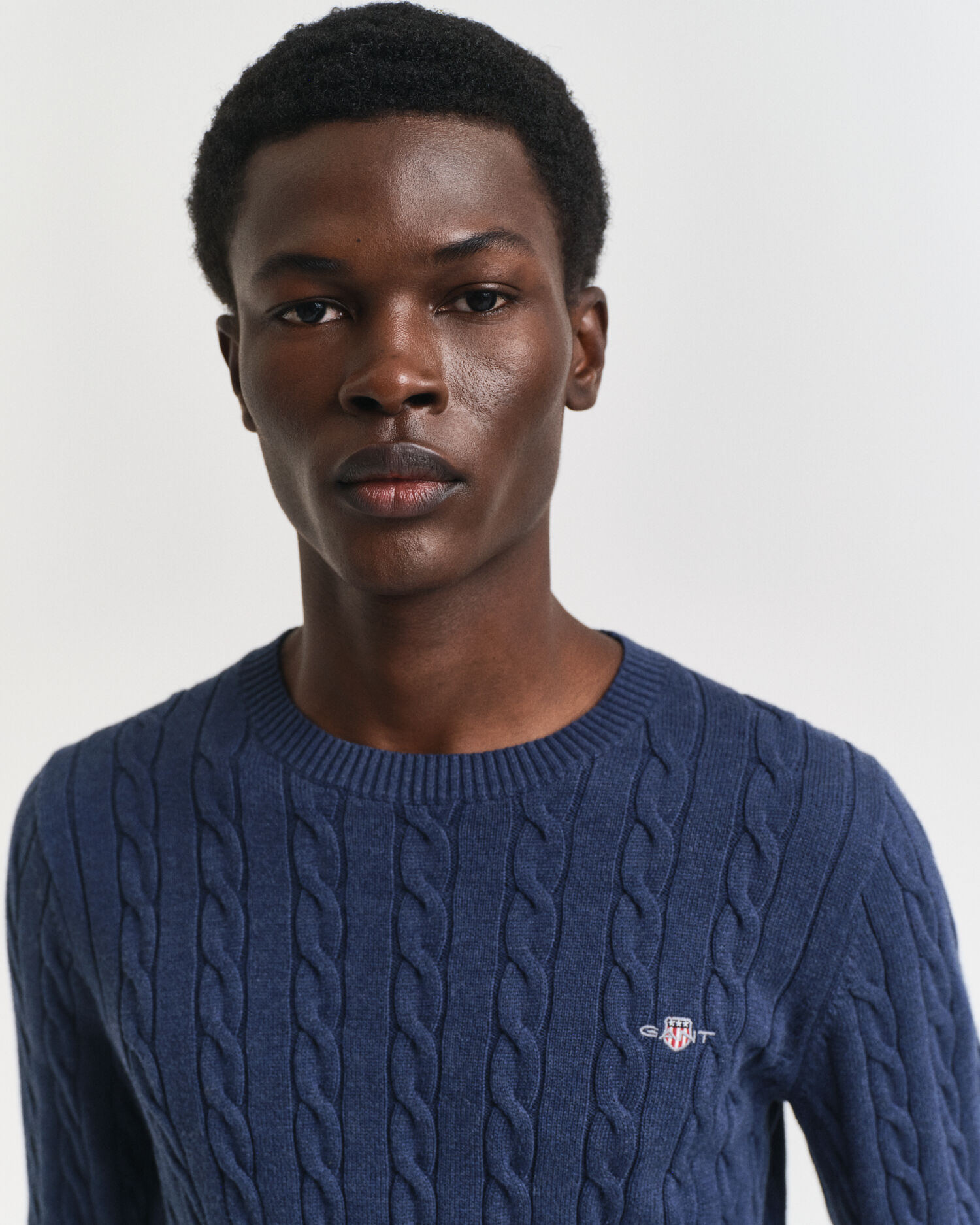 Kabelstickad bomullströja med rund hals