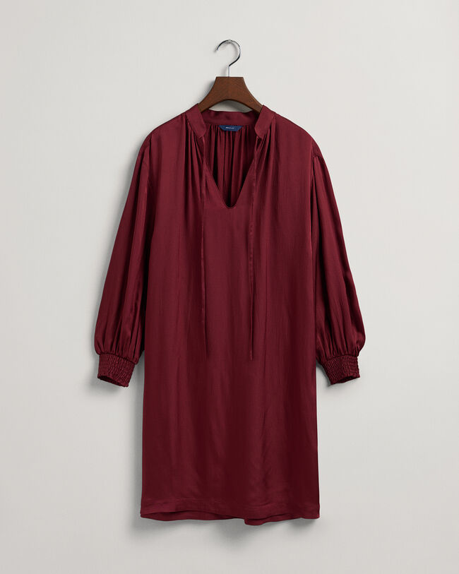 Klänning med ståkrage