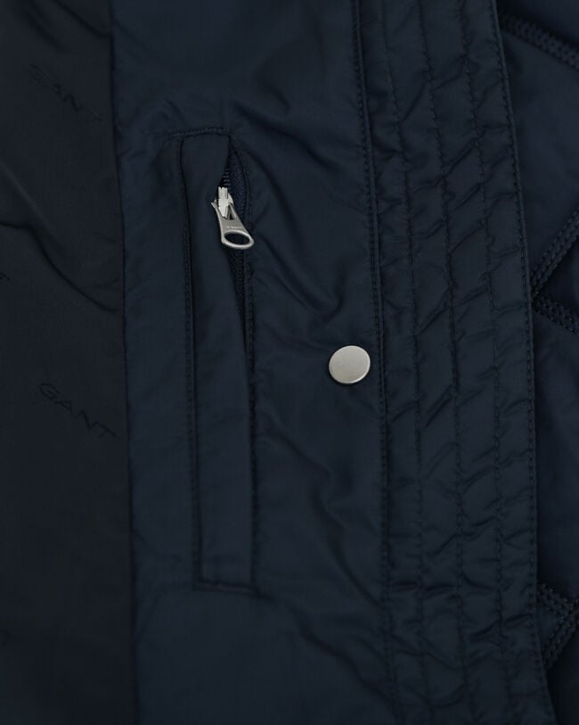 Quiltad kappa med manchesterdetaljer