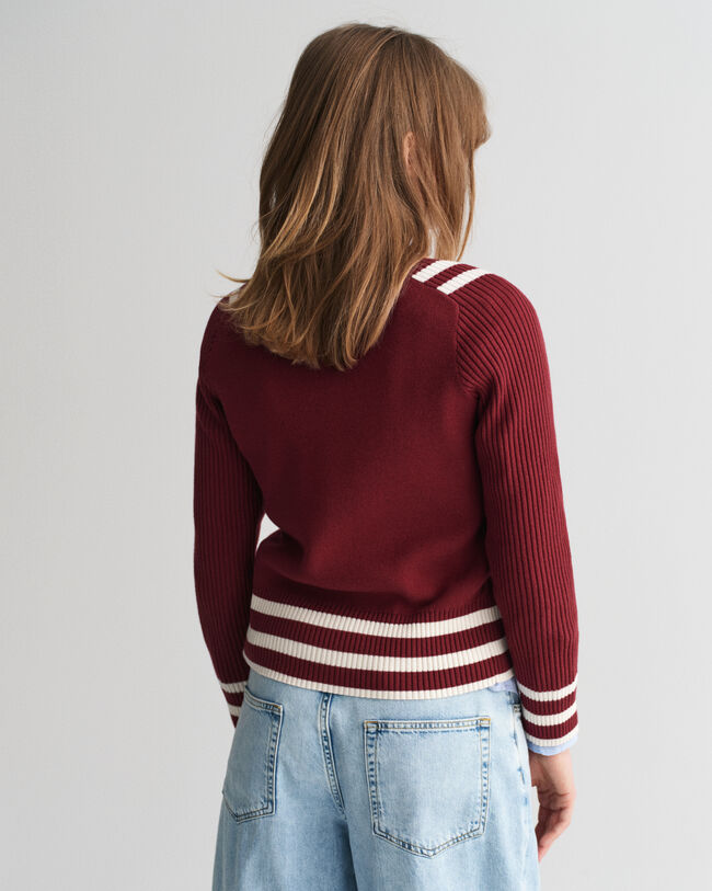 V-ringad kofta med kontrastdetaljer