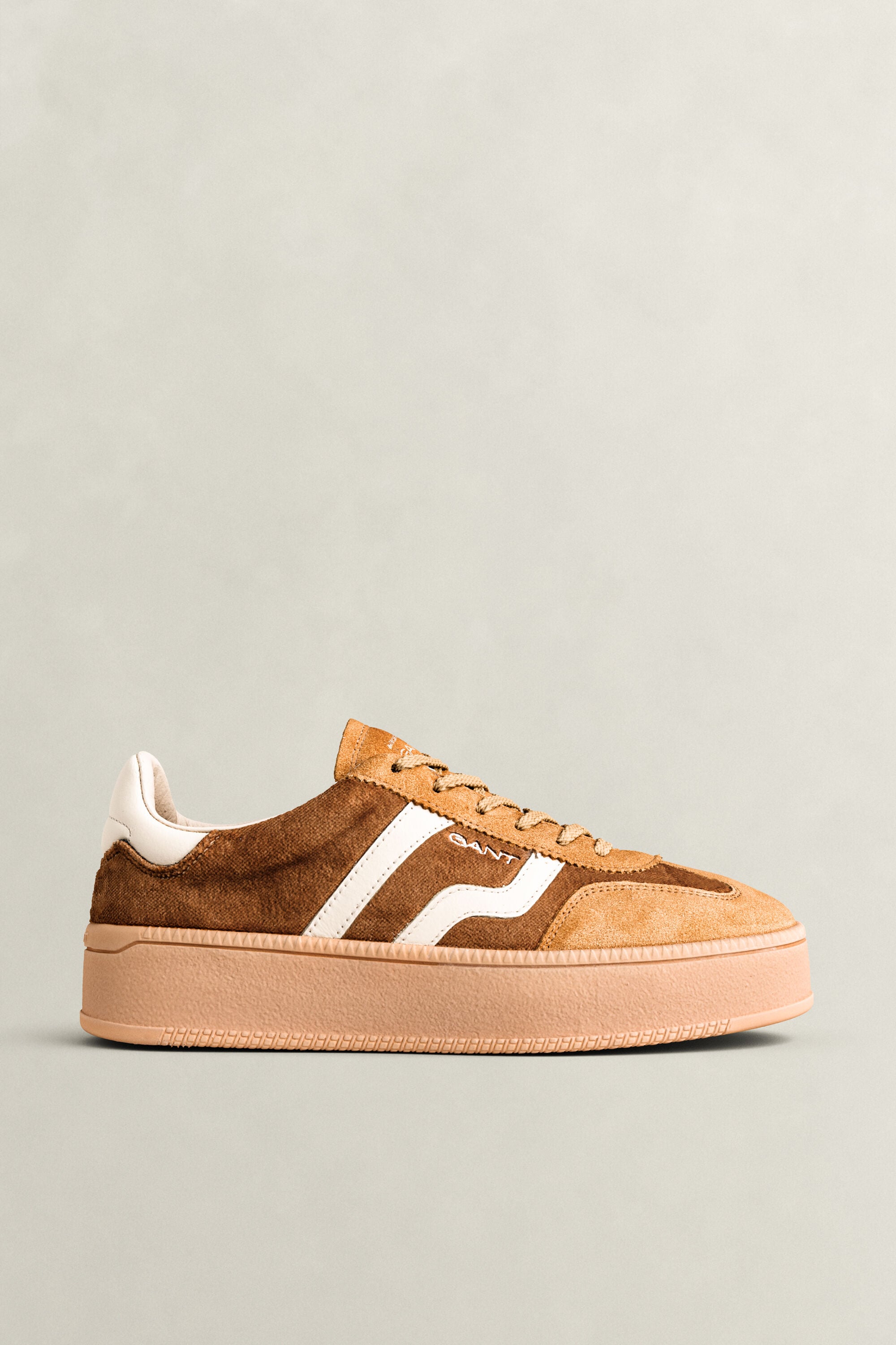 Cuzmani sneakers i sammet