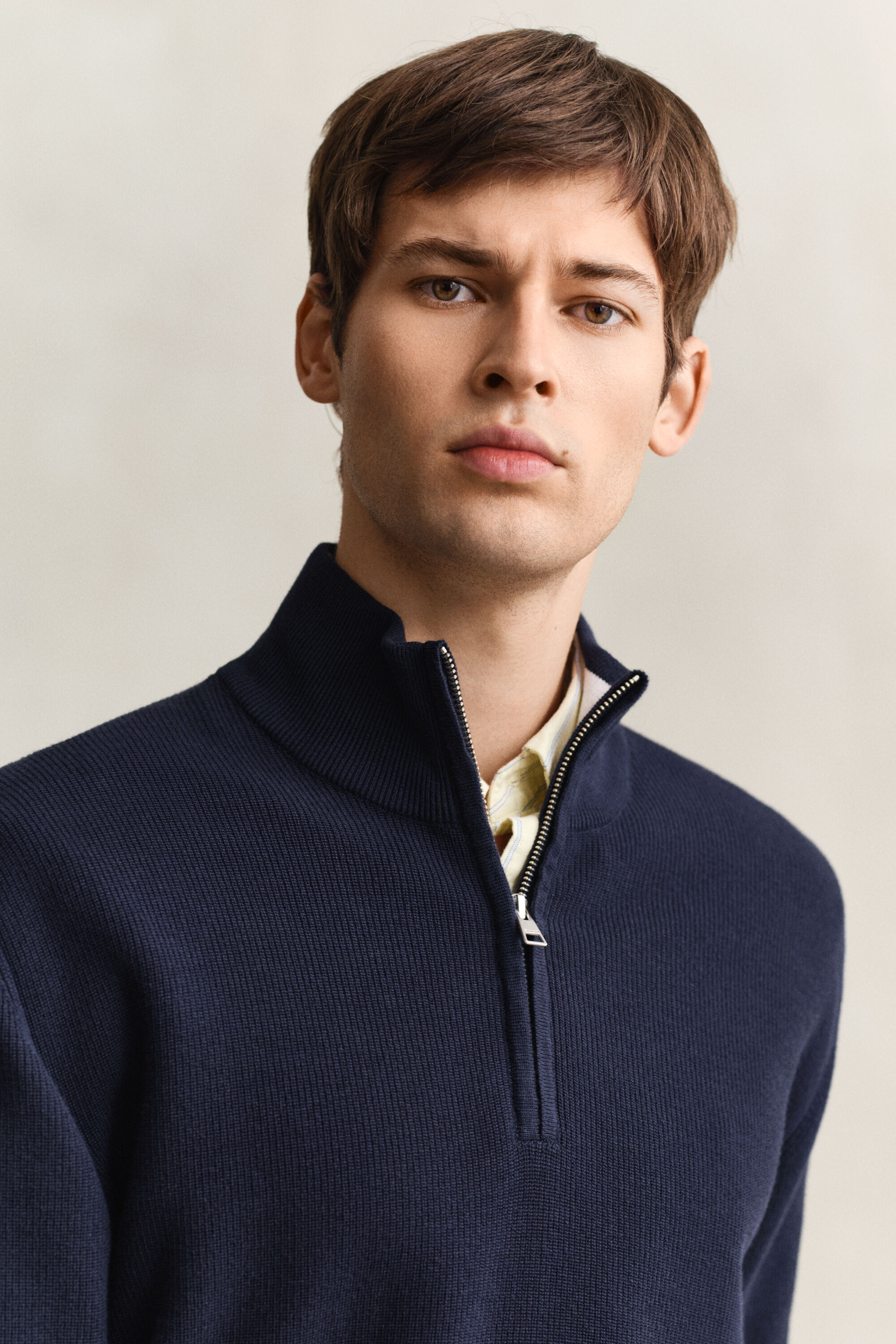 Ribbstickad bomullströja med half-zip