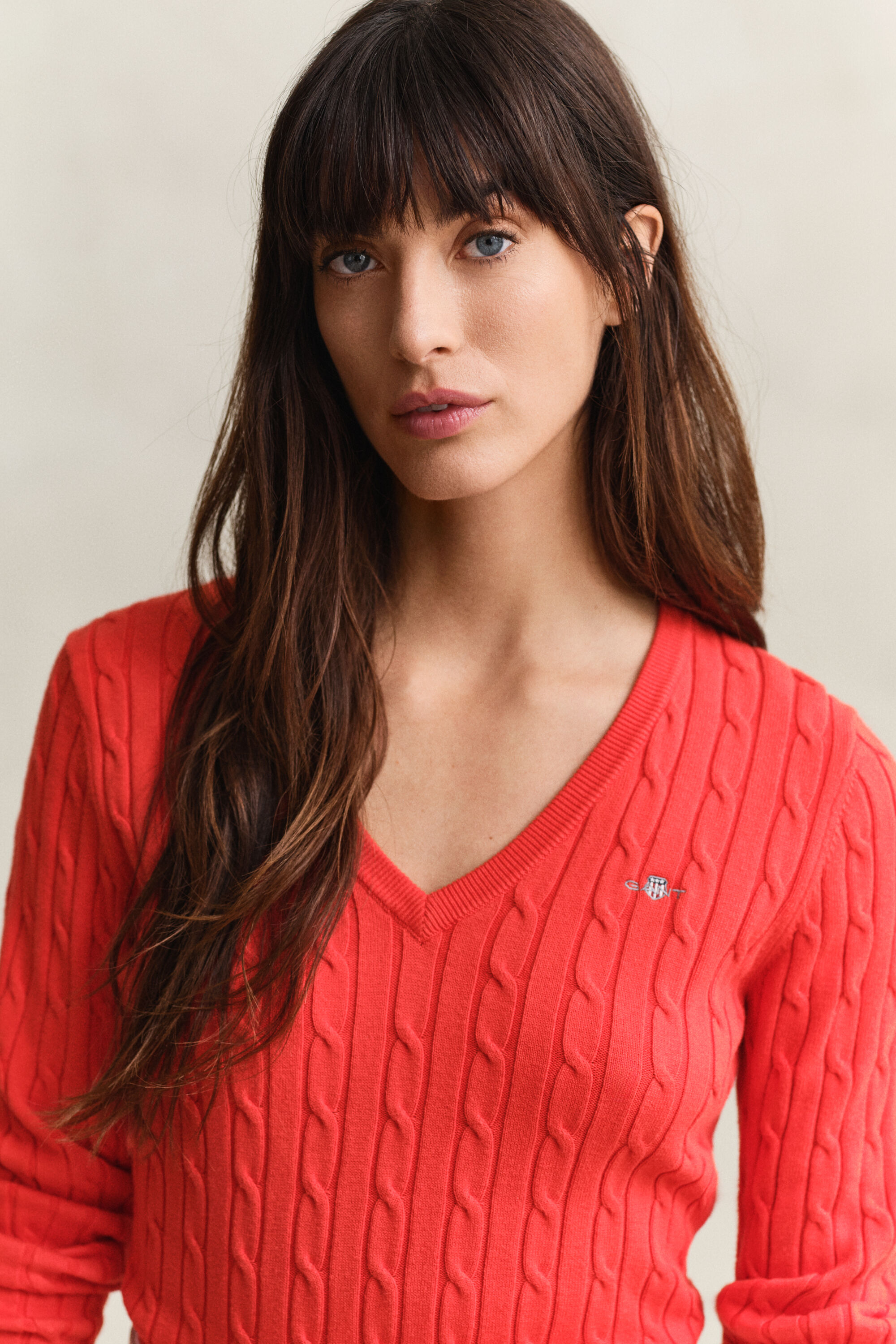 V-ringad kabelstickad tröja