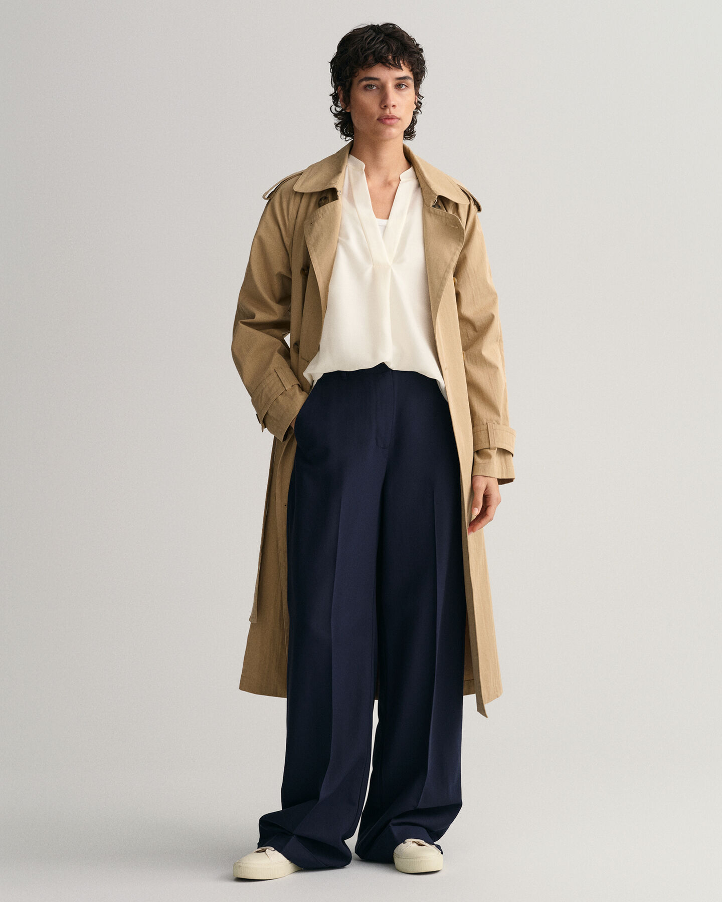 Ärmlös blus med ståkrage