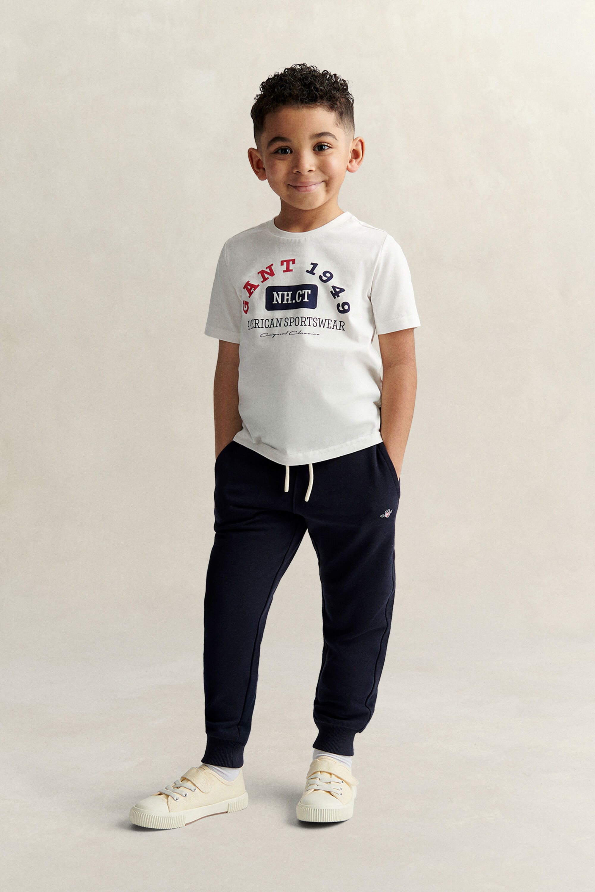 Boys sweatpants med sköldemblem