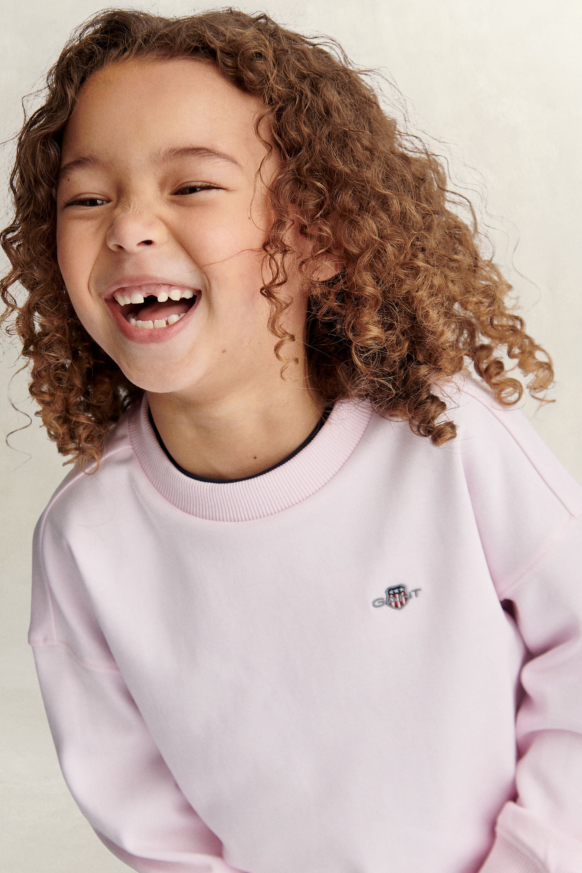 Girls oversized sweatshirt med sköldemblem