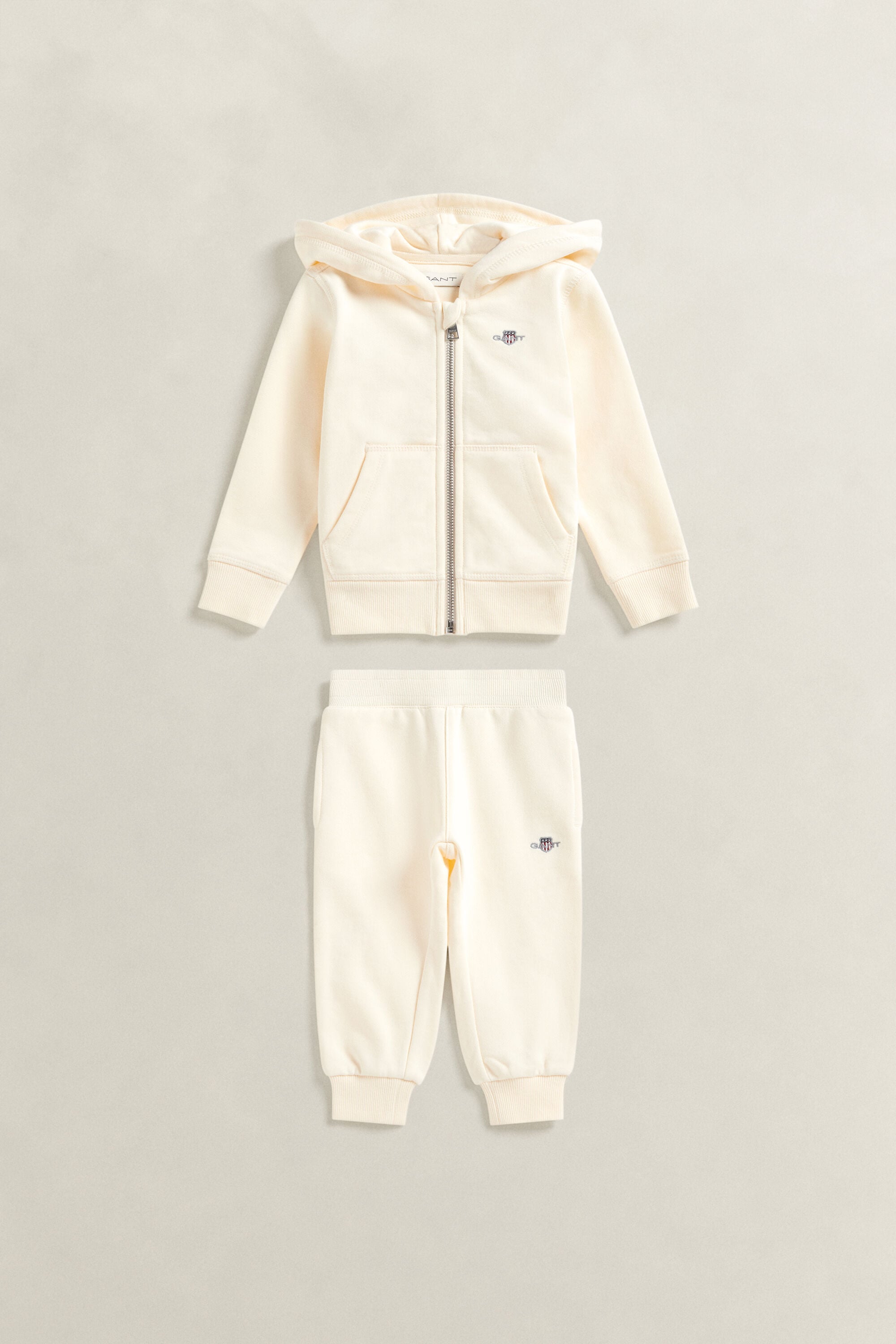 Girls set med hoodie och sweatpants med sköld