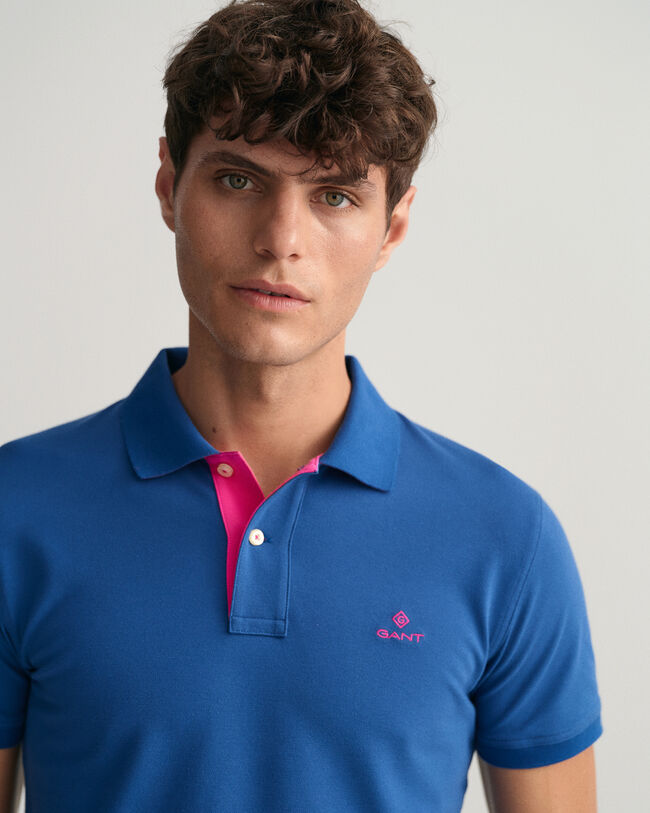 Kontrastf&auml;rgad Rugger pik&eacute;tr&ouml;ja med krage