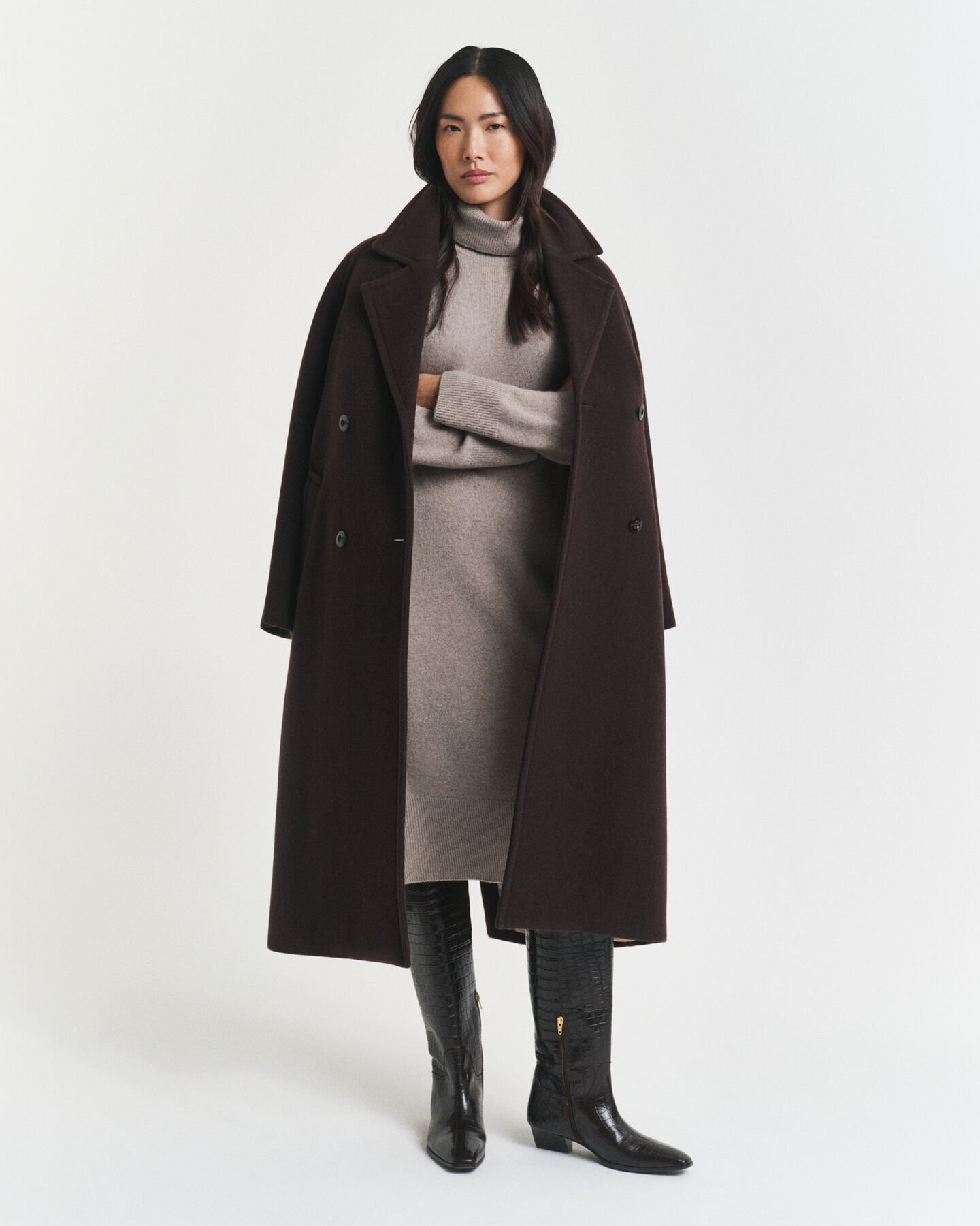 Klänning med polokrage och stickade detaljer