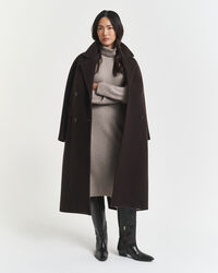 Klänning med polokrage och stickade detaljer