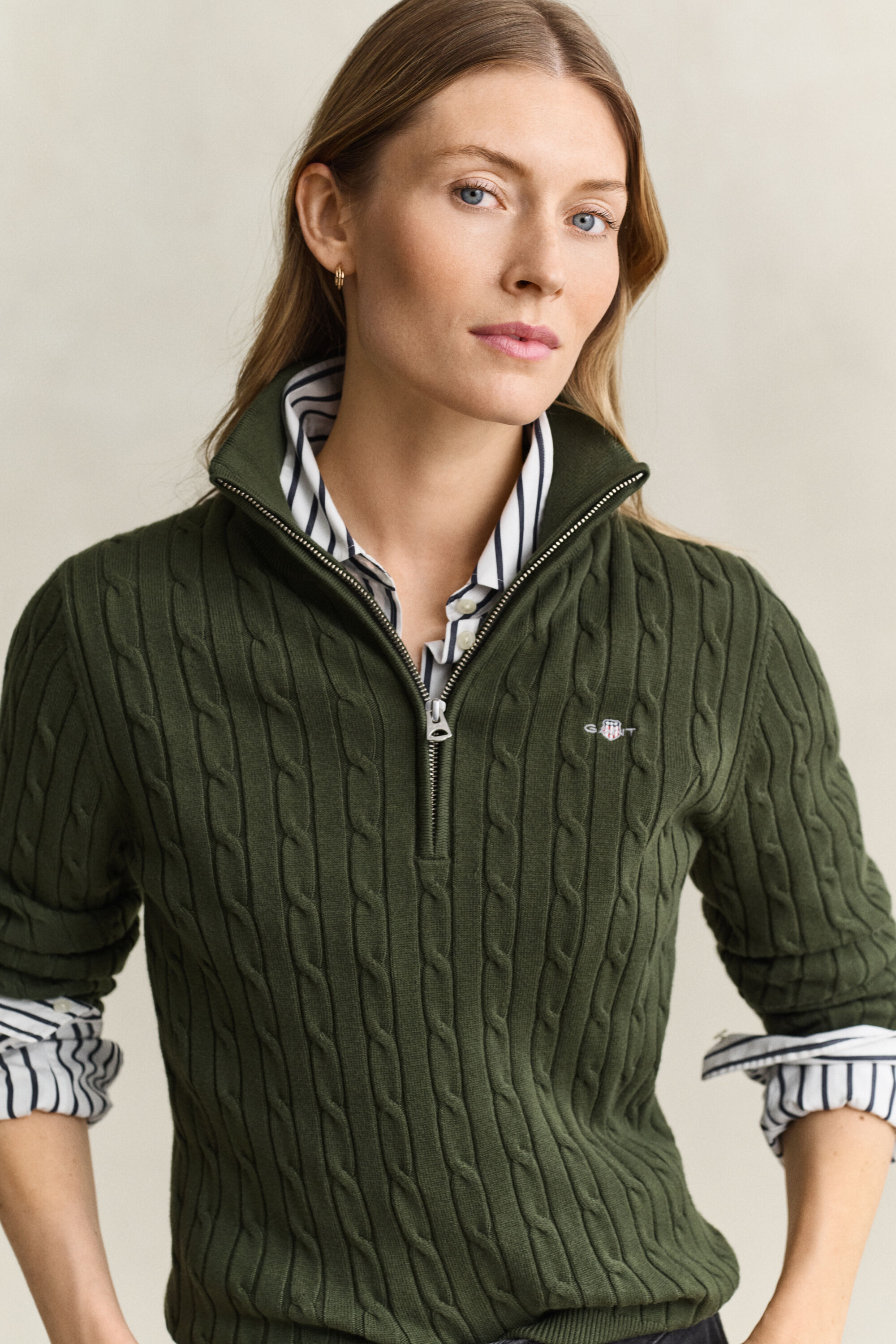 Stretchig kabelstickad tröja med half-zip