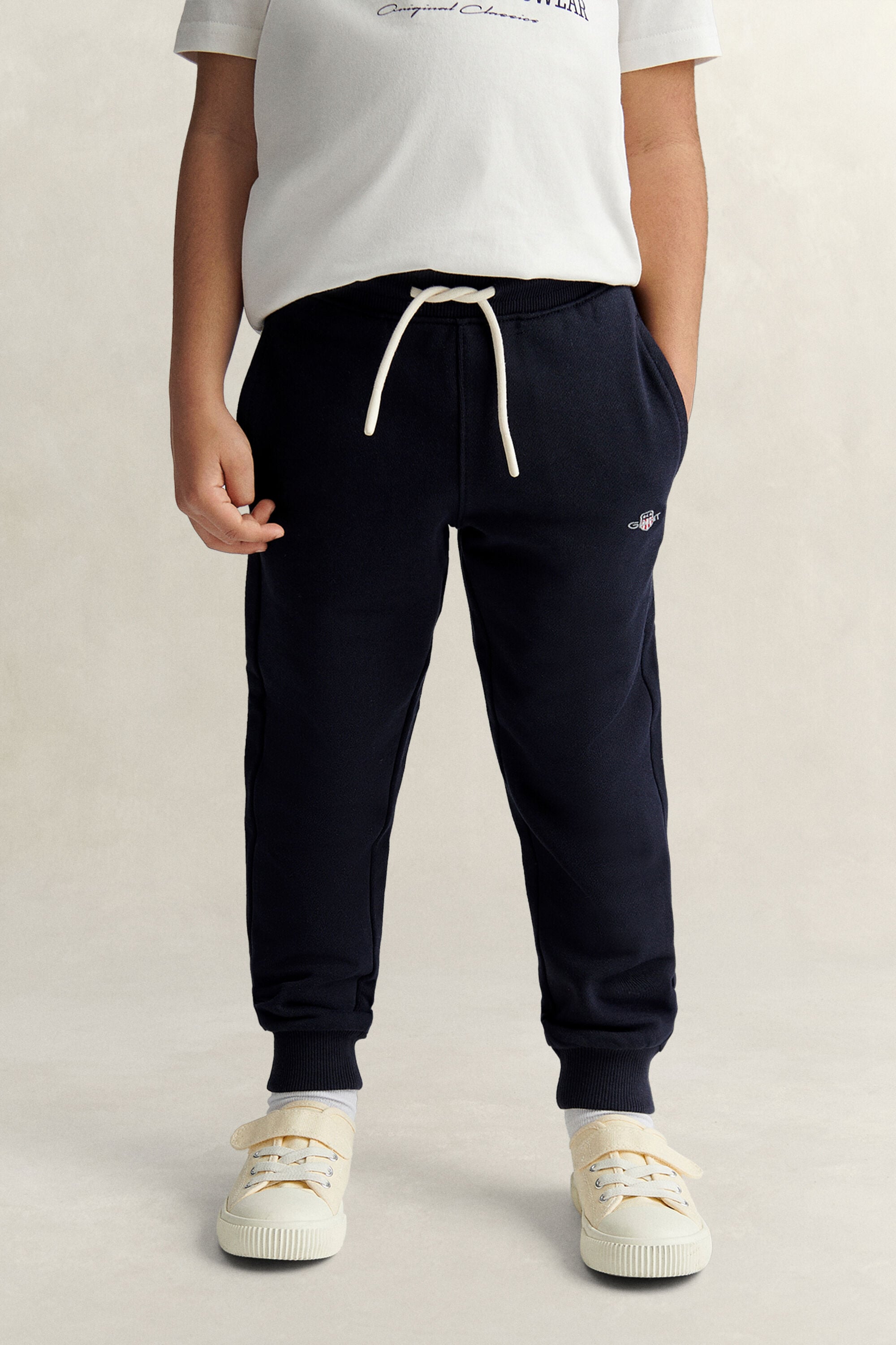Boys sweatpants med sköldemblem