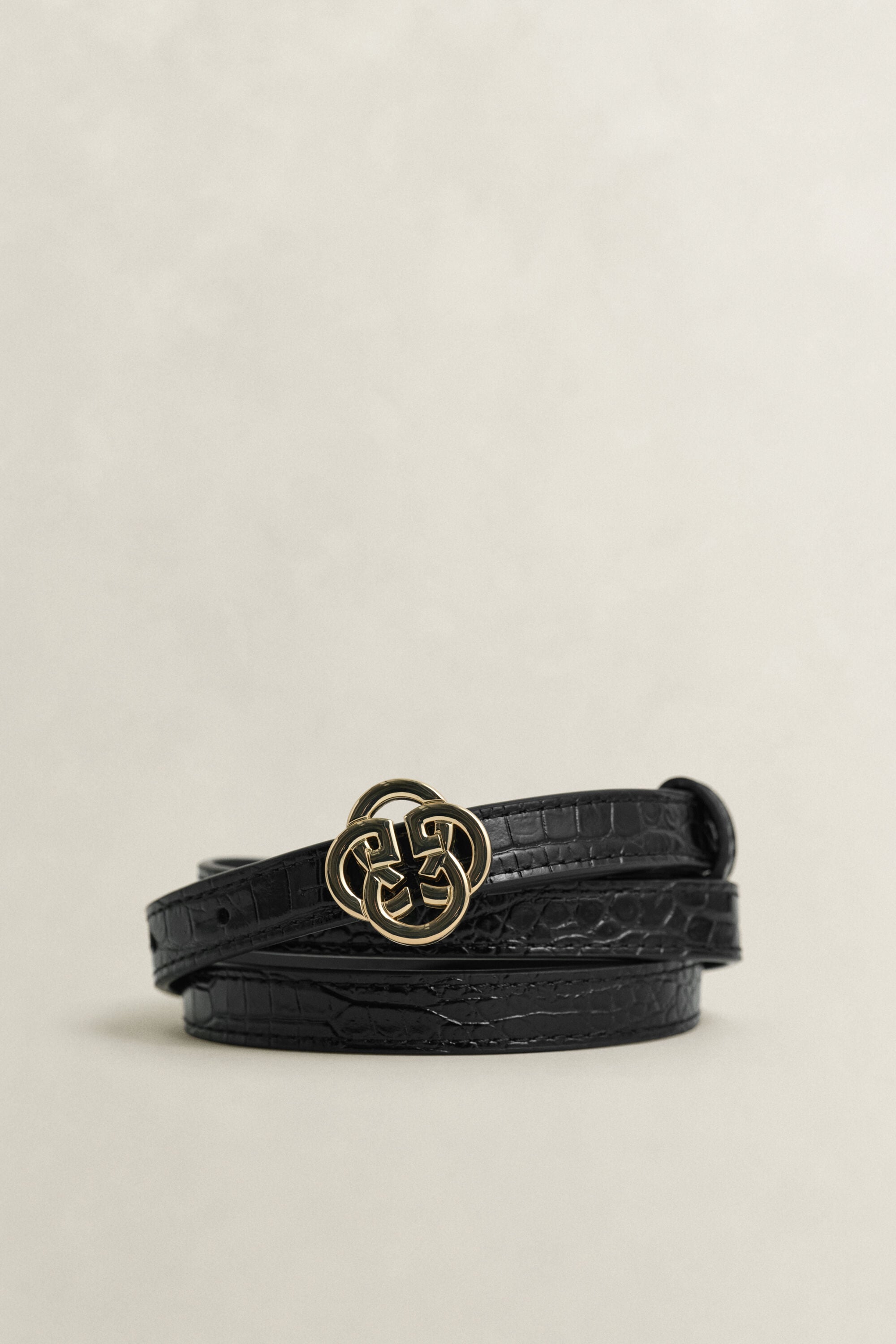 Bälte i krokodilimitation med monogram