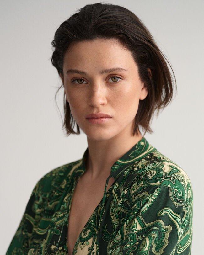 Paisleym&ouml;nstrad kl&auml;nning med st&aring;krage