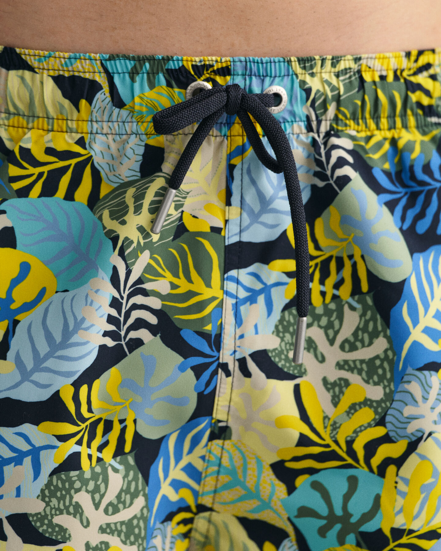 Classic fit tropiskt m&ouml;nstrade badshorts