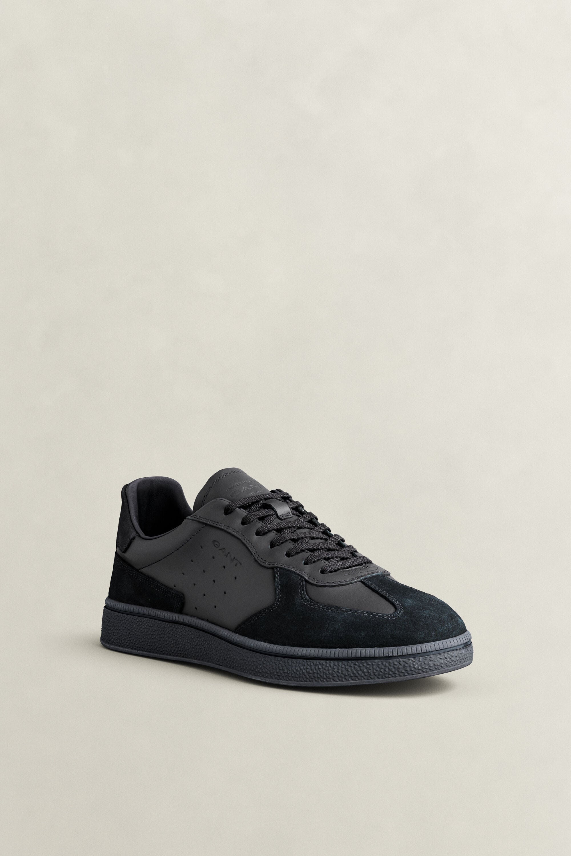 Cuzmo sneakers i läder och mocka