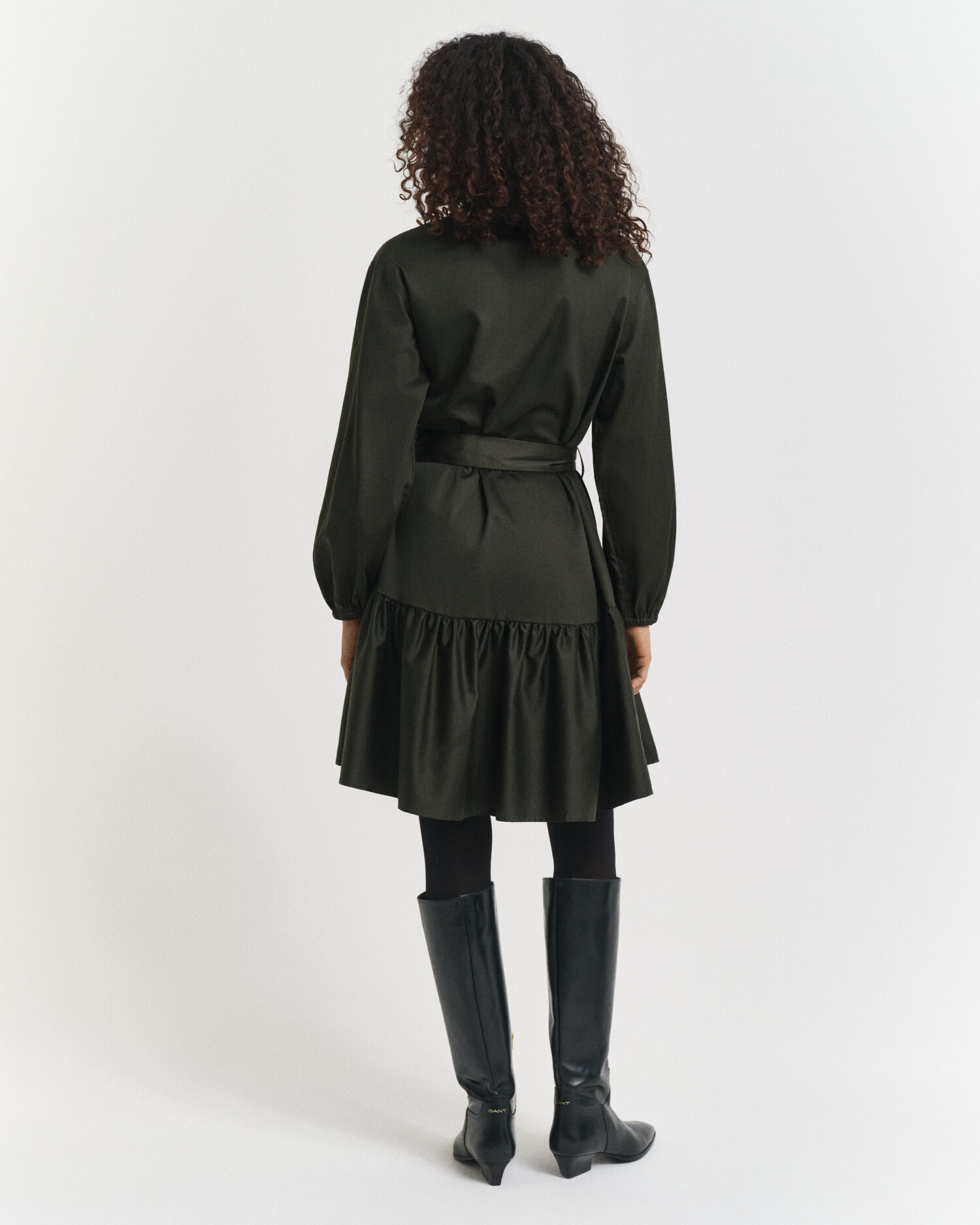 Långärmad klänning i bomullssatin