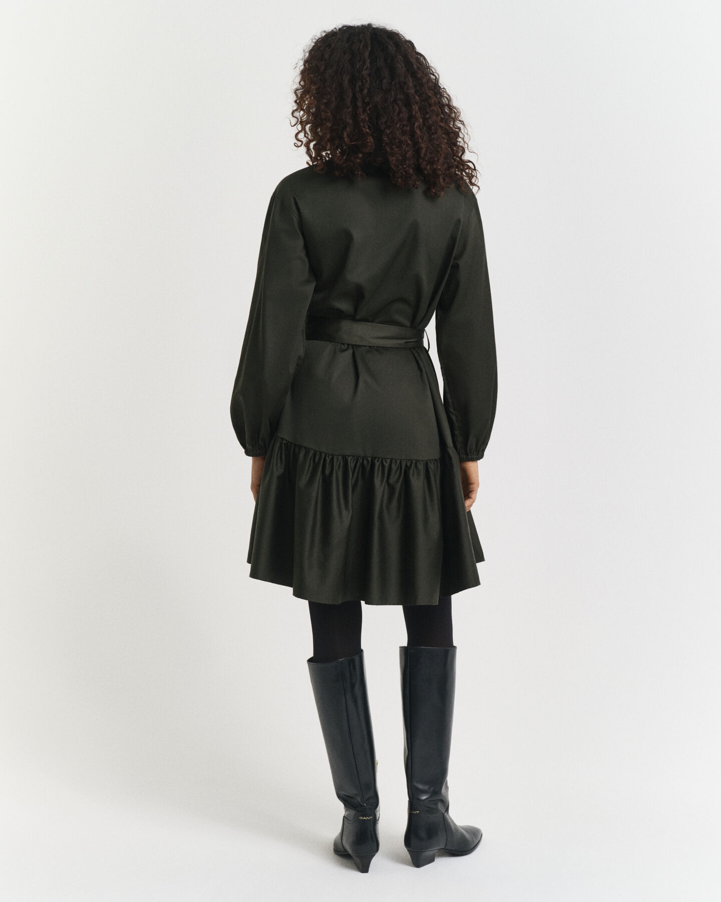 Långärmad klänning i bomullssatin