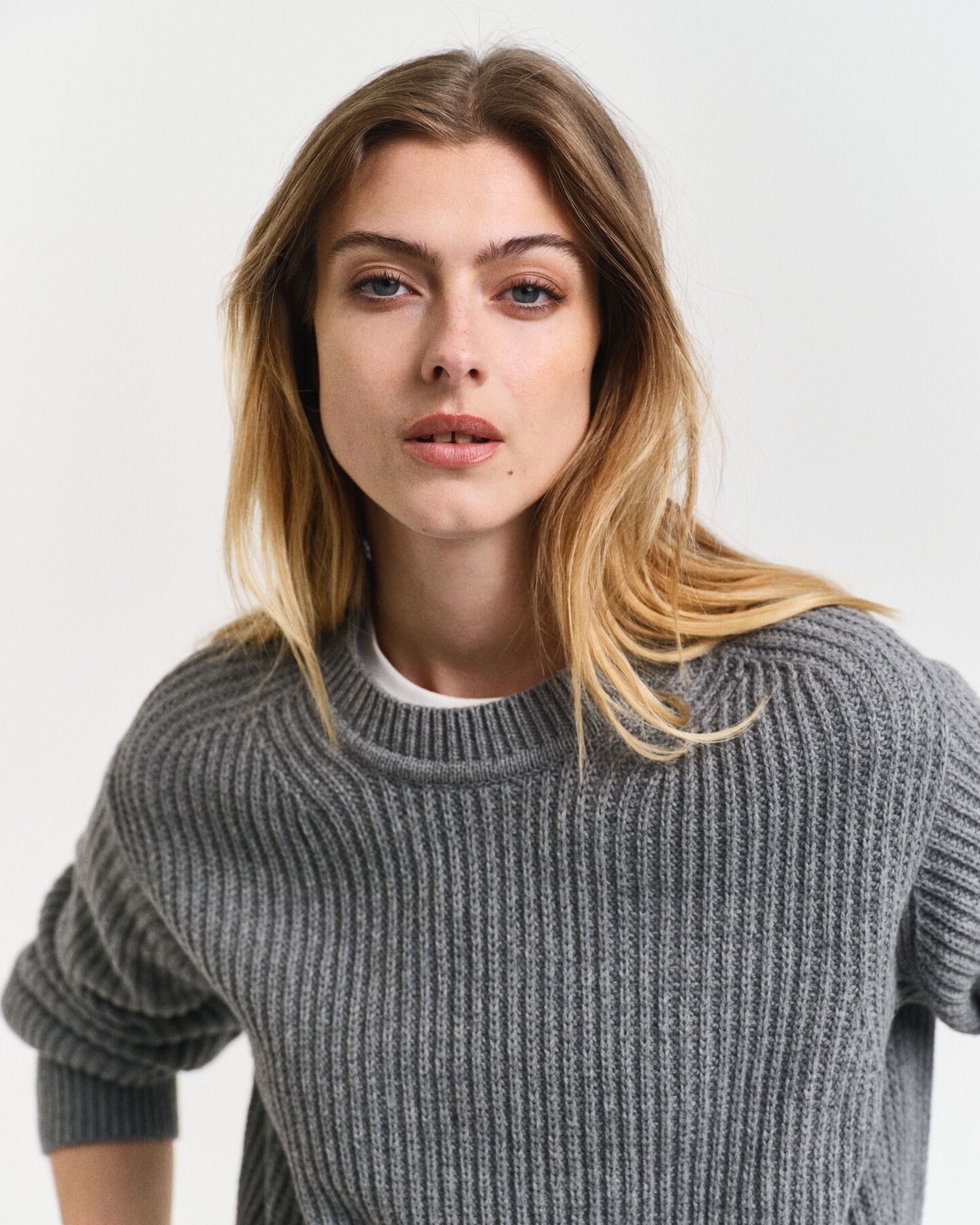 Ribbstickad rundhalsad tröja