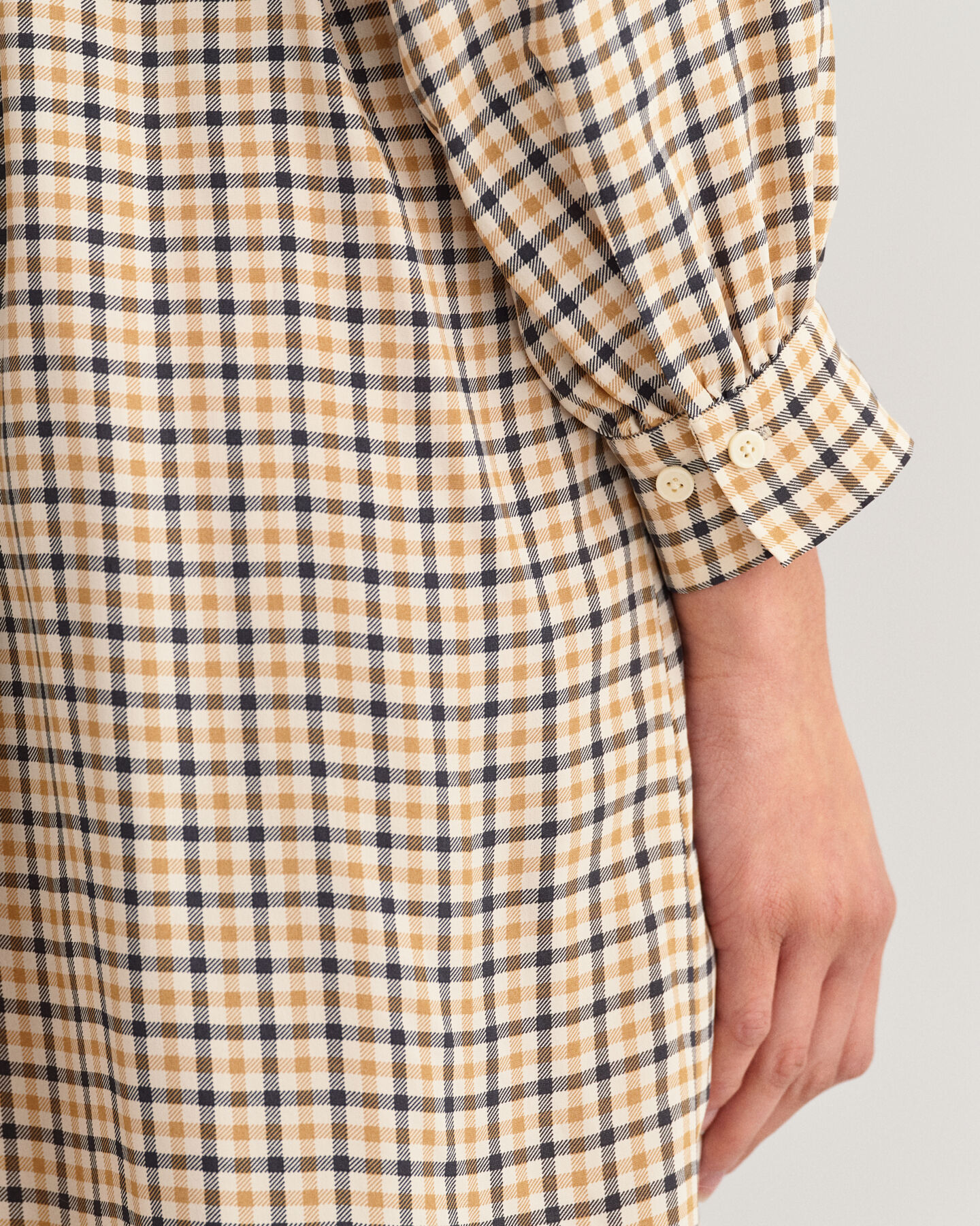 Rutig skjortkl&auml;nning med st&aring;krage