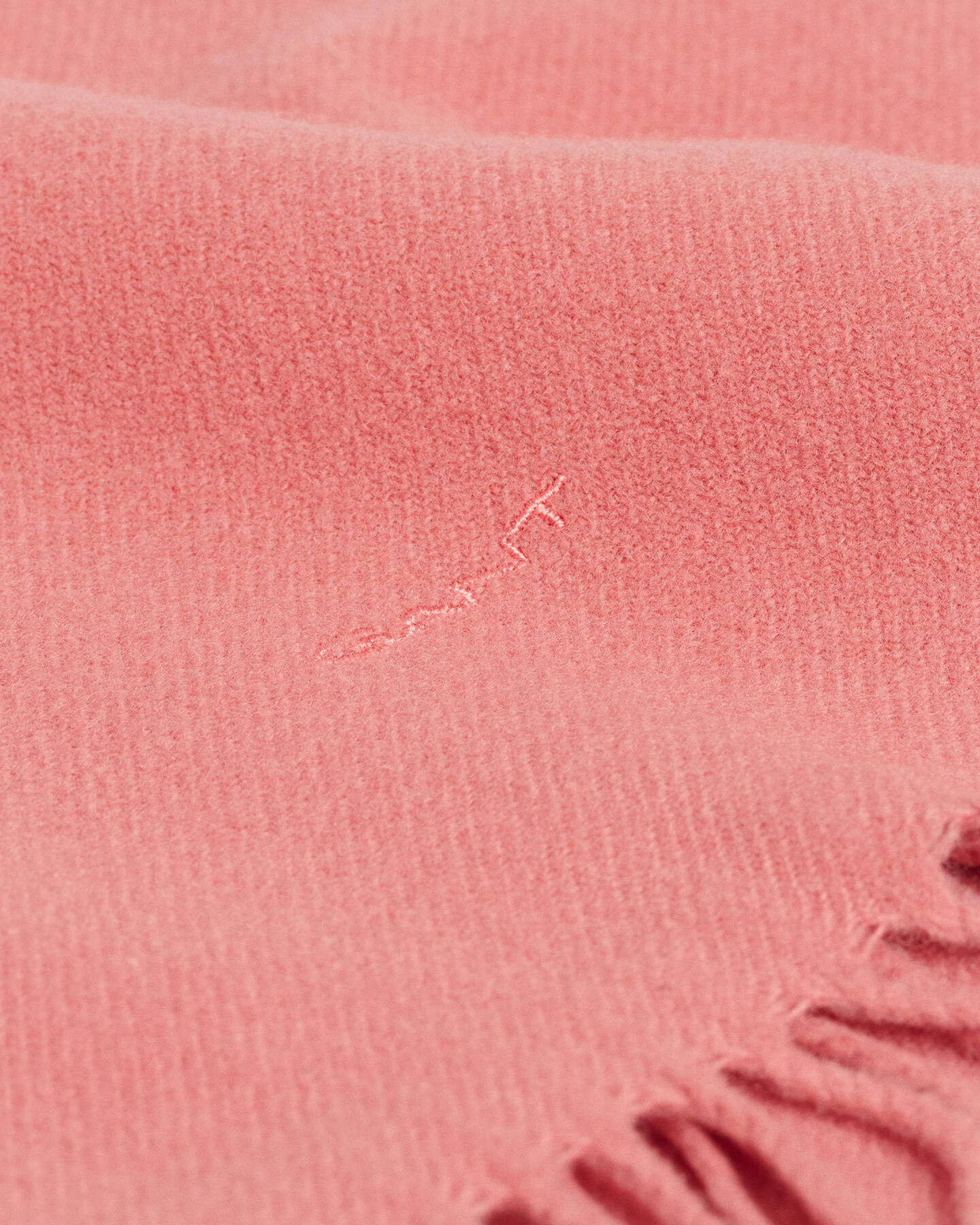 Enf&auml;rgad yllehalsduk