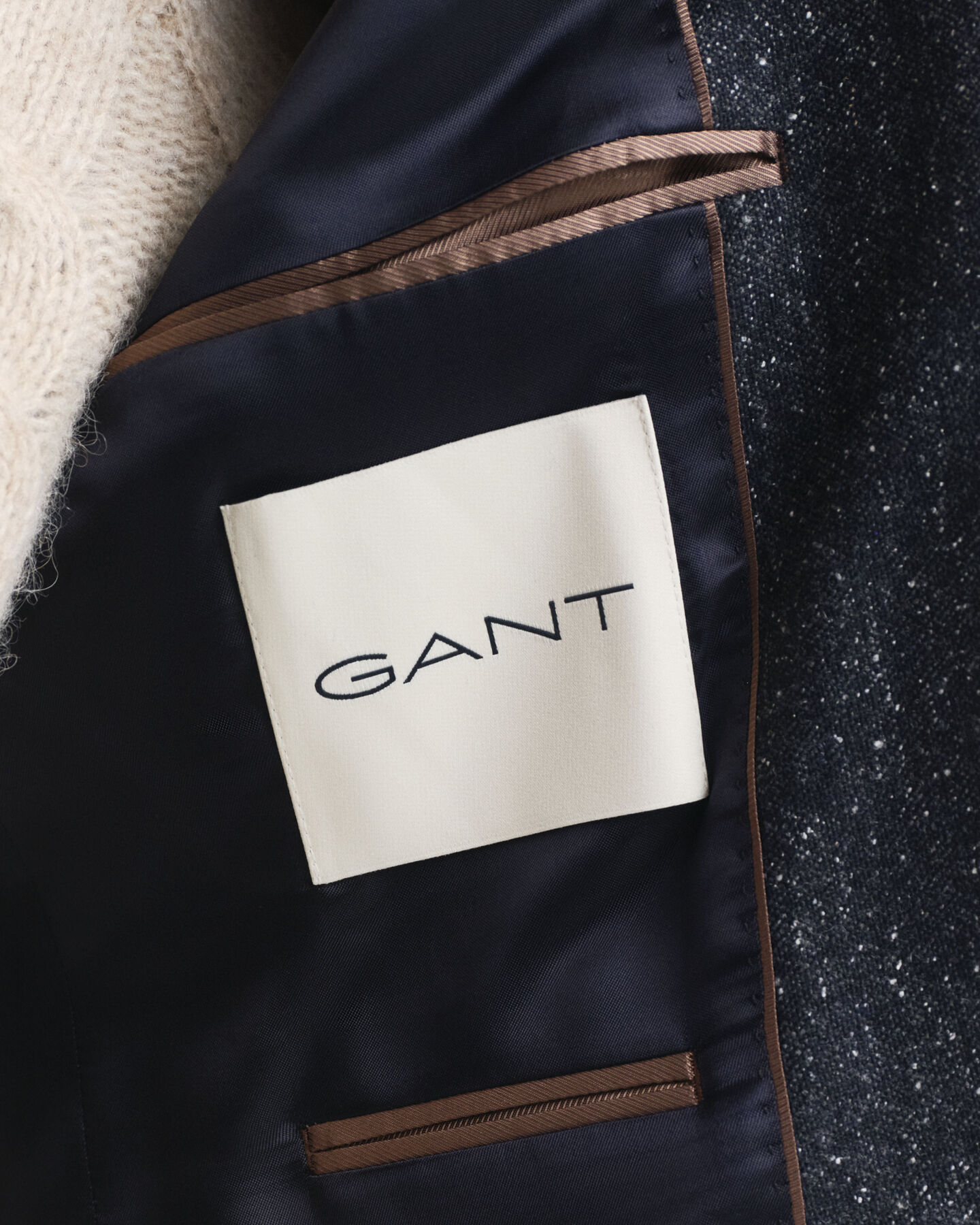 Slim fit kostymkavaj i donegalväv