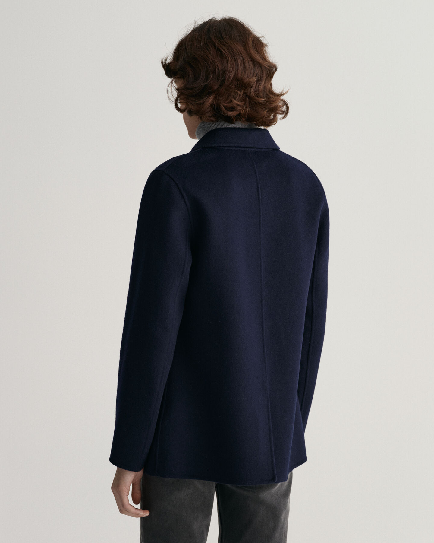 Handsydd kavaj med rak skärning