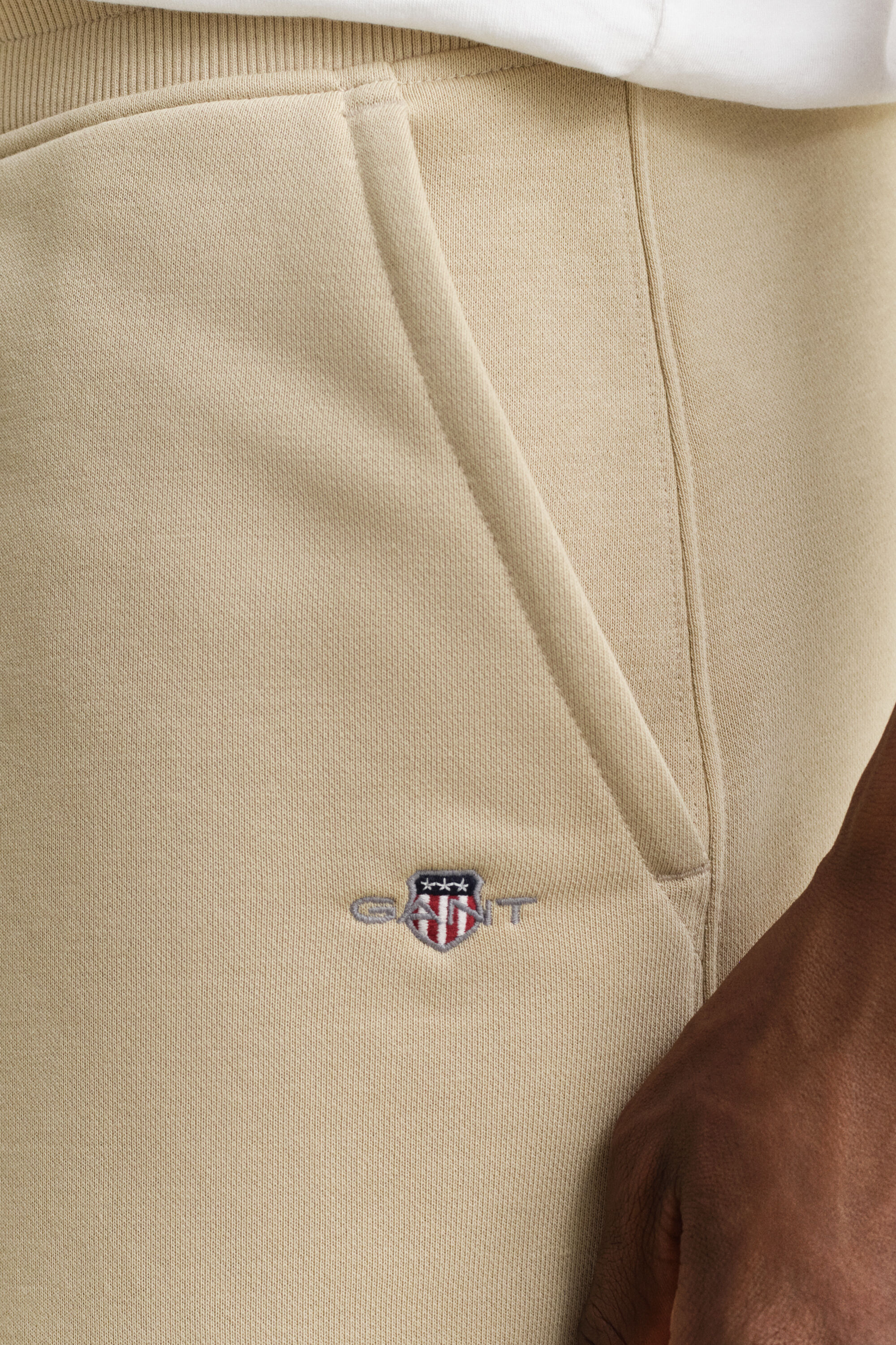 Sweatshorts med sköldemblem