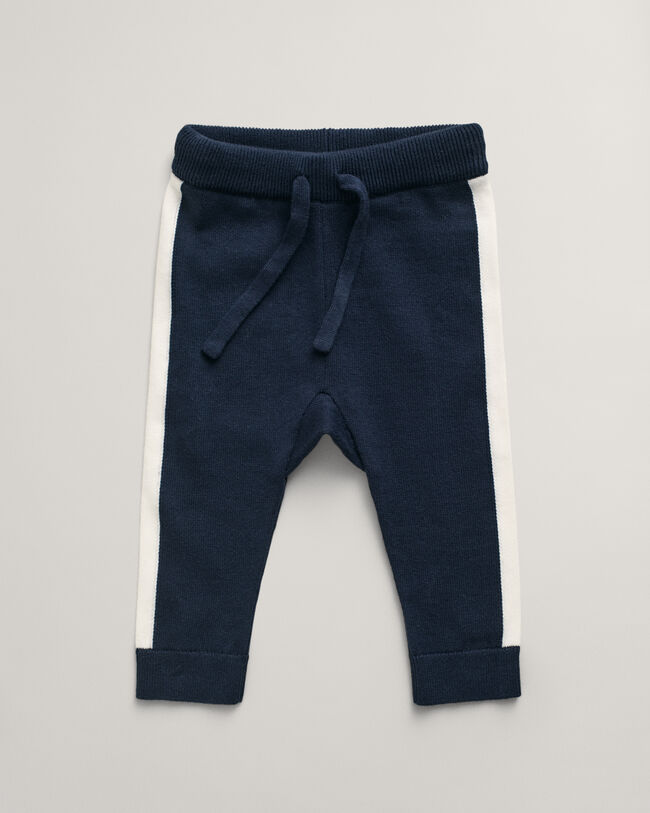 Baby stickat set med stjärn- och G-mönster