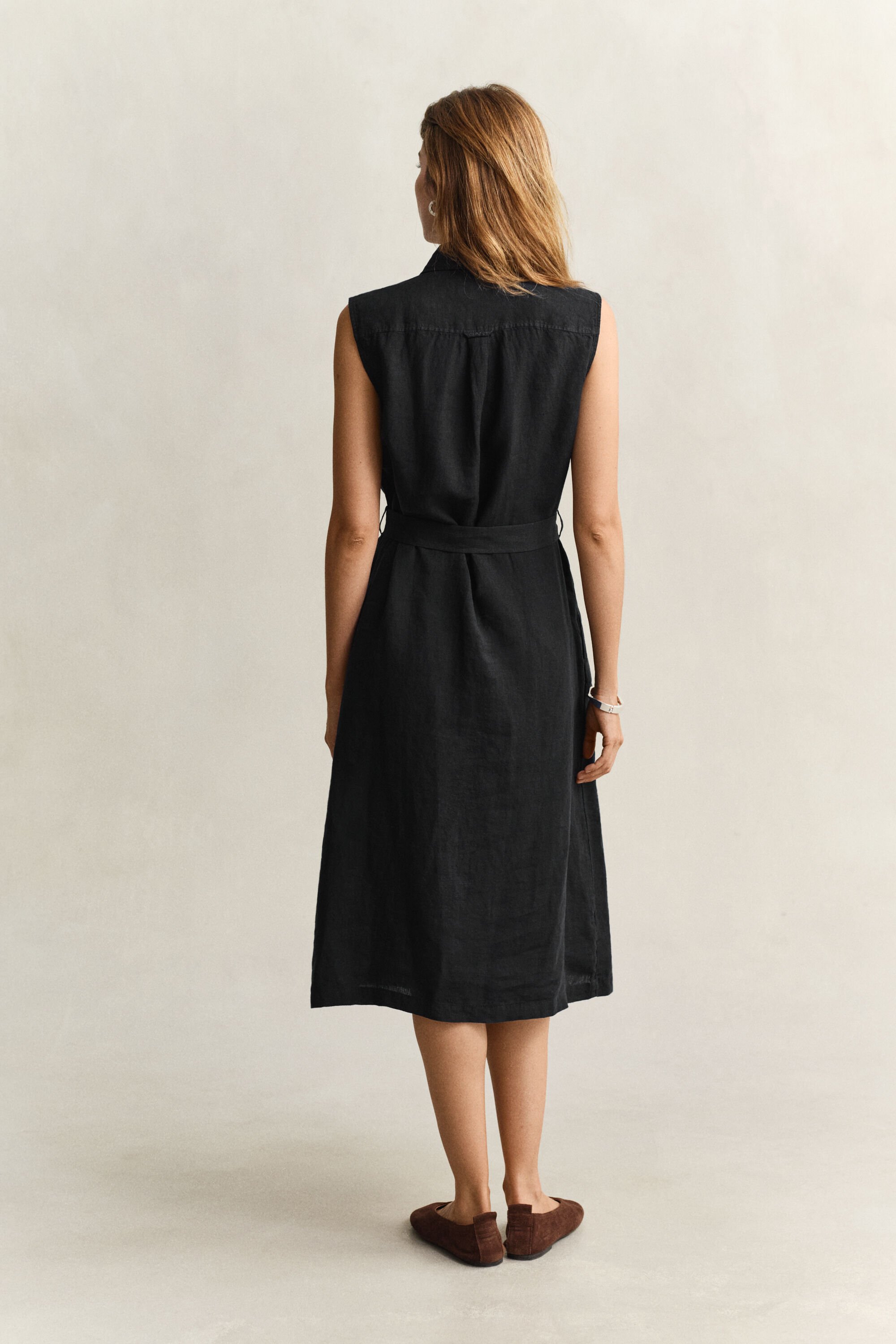 Ärmlös linneklänning